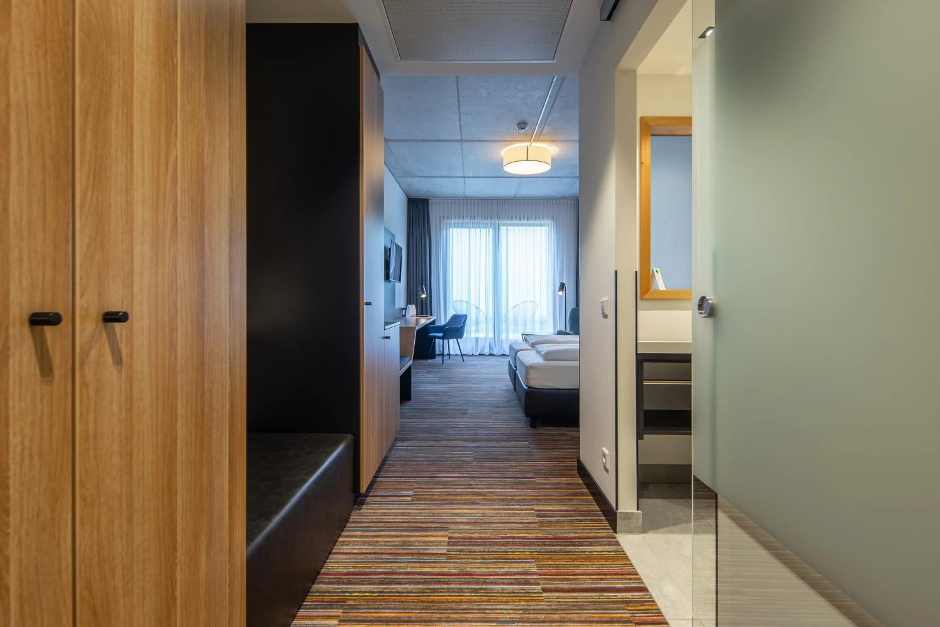 Photo of the whole room, Bed in N+S City Hotel Neumarkt