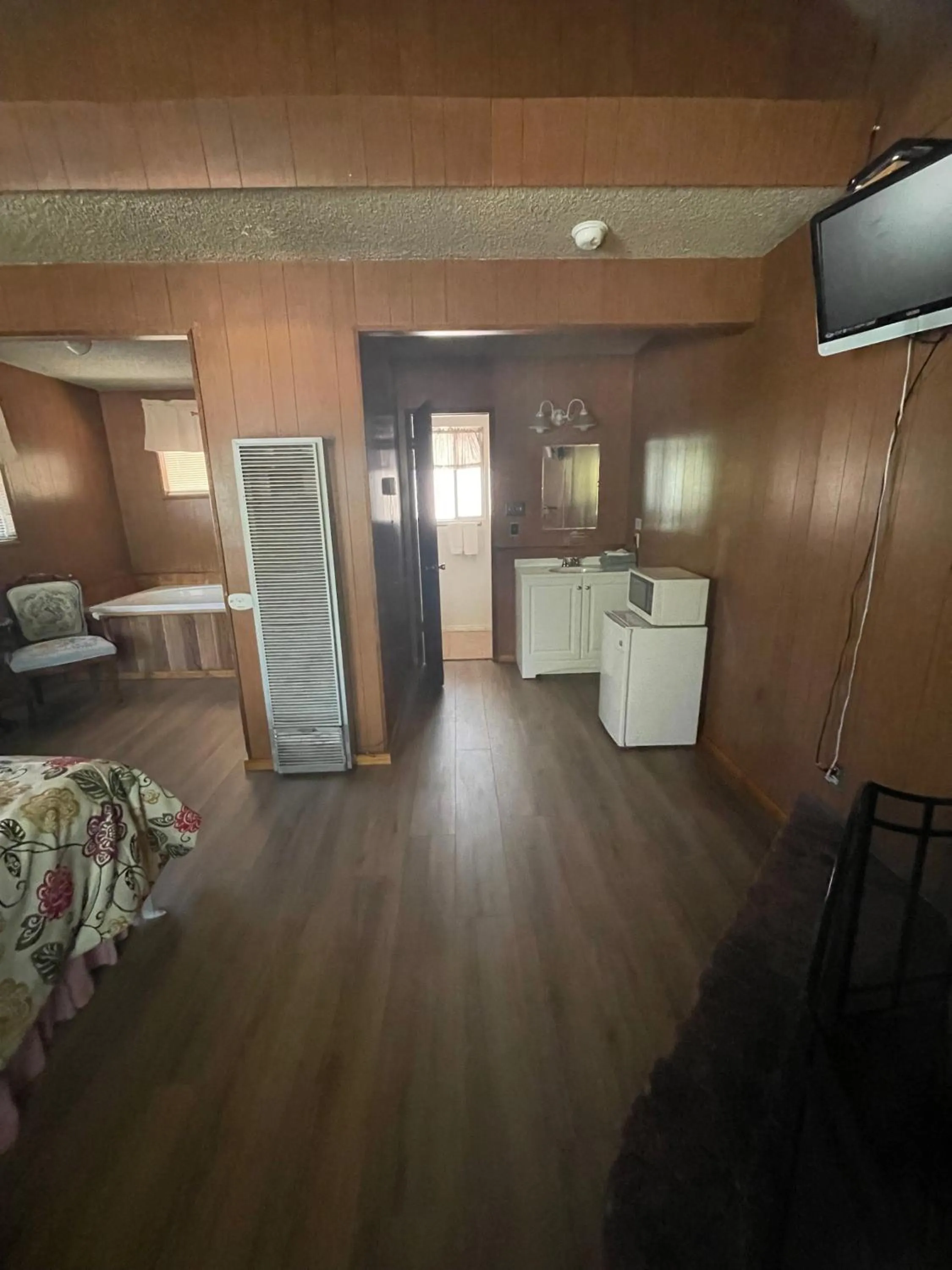 Hot Tub in Mountain View Cabins