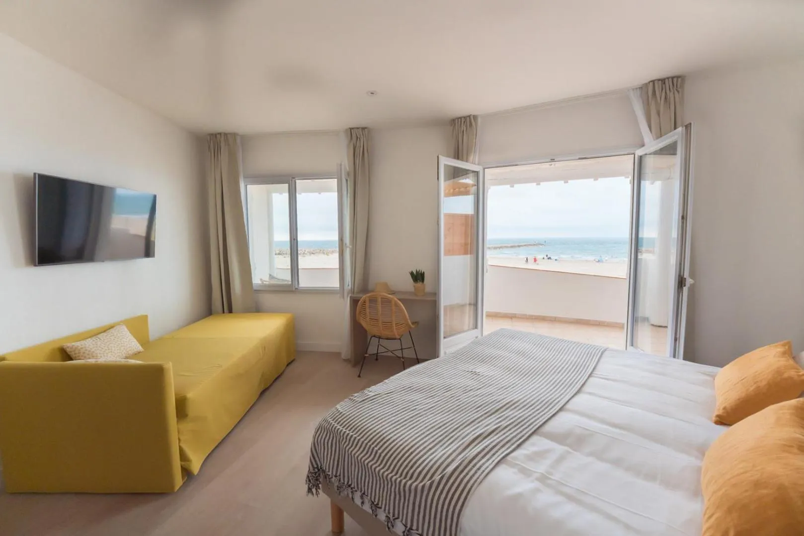 Sea view, Bed in Hôtel Casa Marina