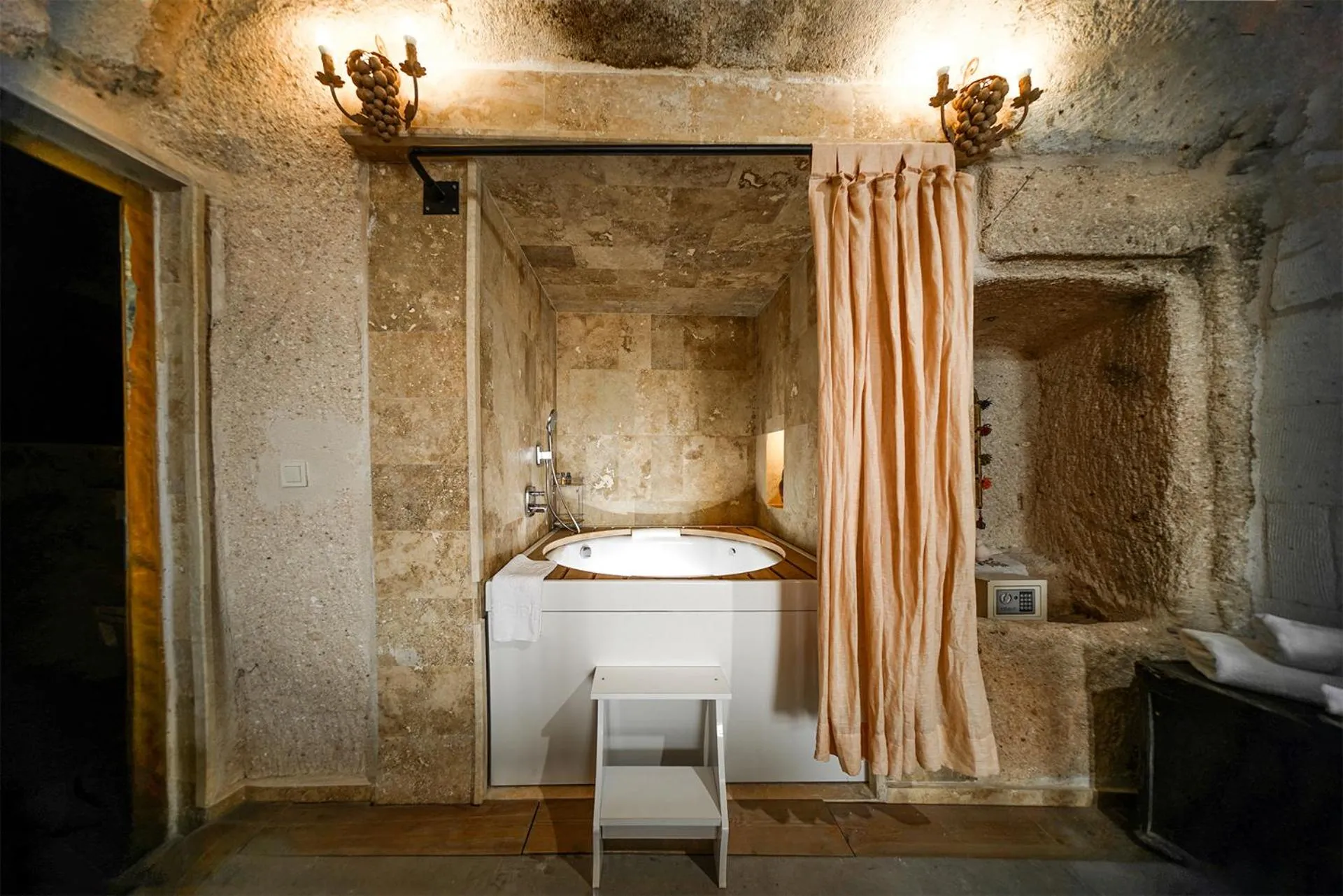 Hot Tub in Pigeon Hotel Cappadocia