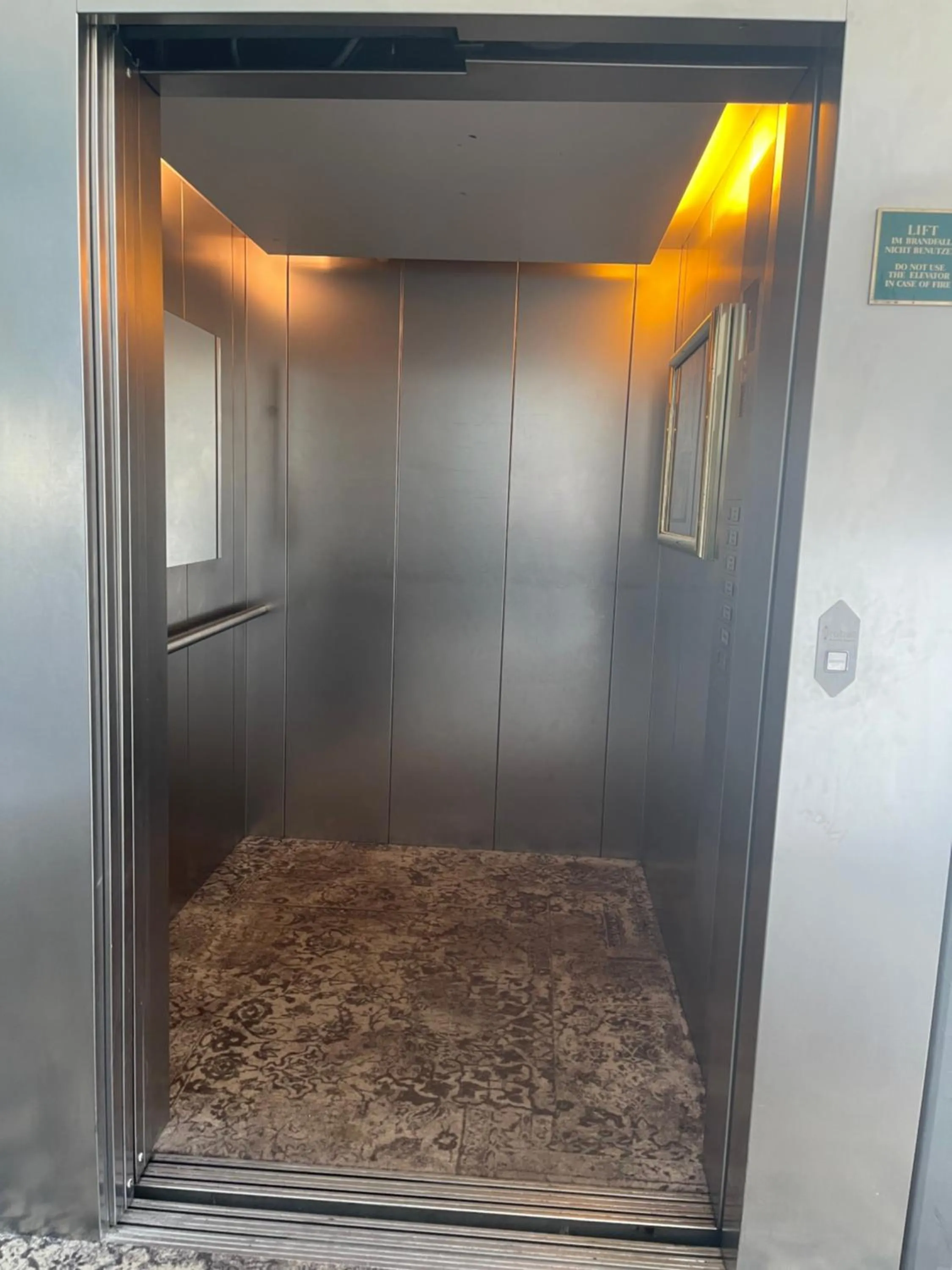 elevator in Hotel Zum Bären