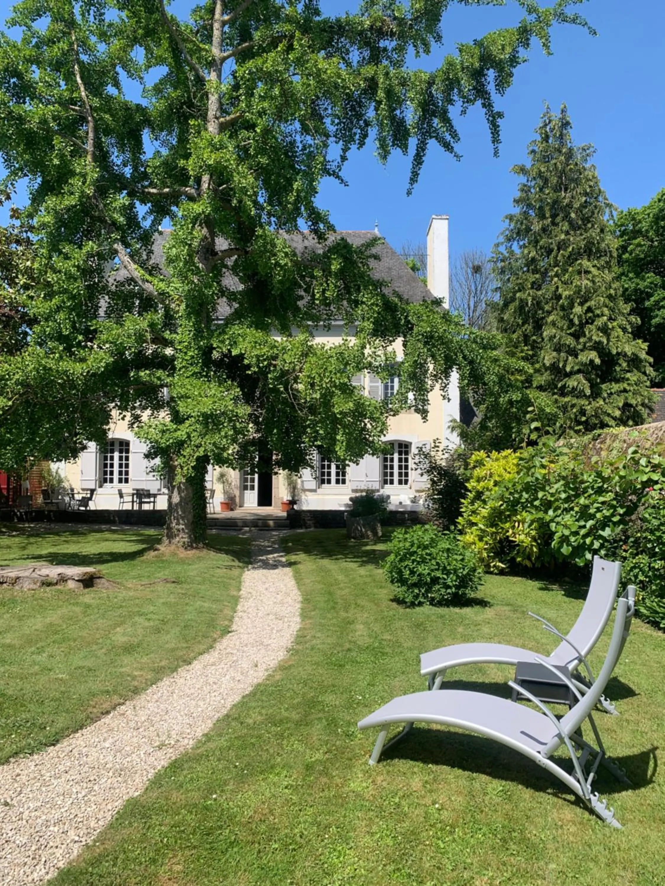Garden in La Meffrais 1741 - Manoir Élégant - B&B - Parking - 3 min de Dinan