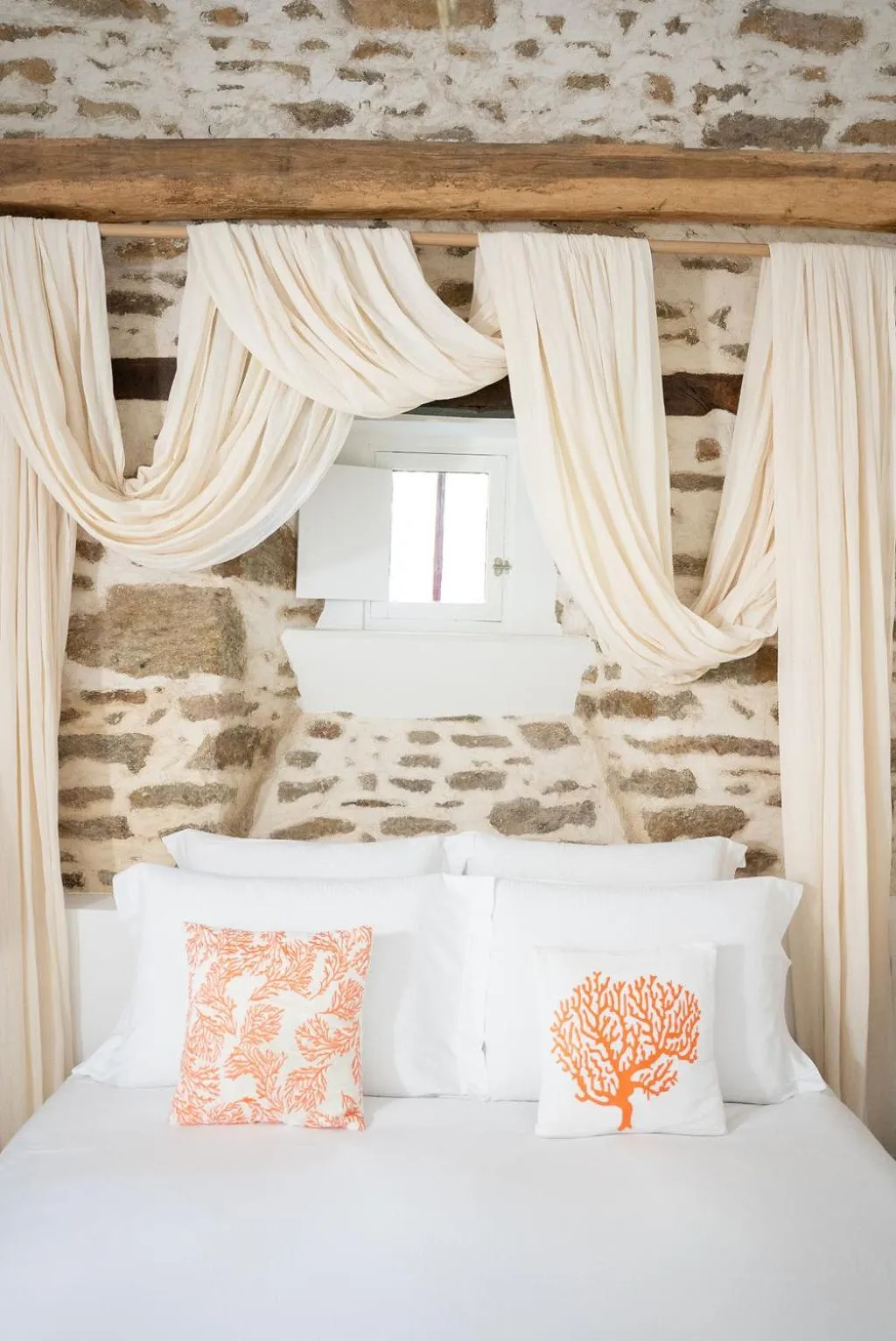 View (from property/room), Bed in La Meffrais 1741 - Manoir Élégant - B&B - Parking - 3 min de Dinan