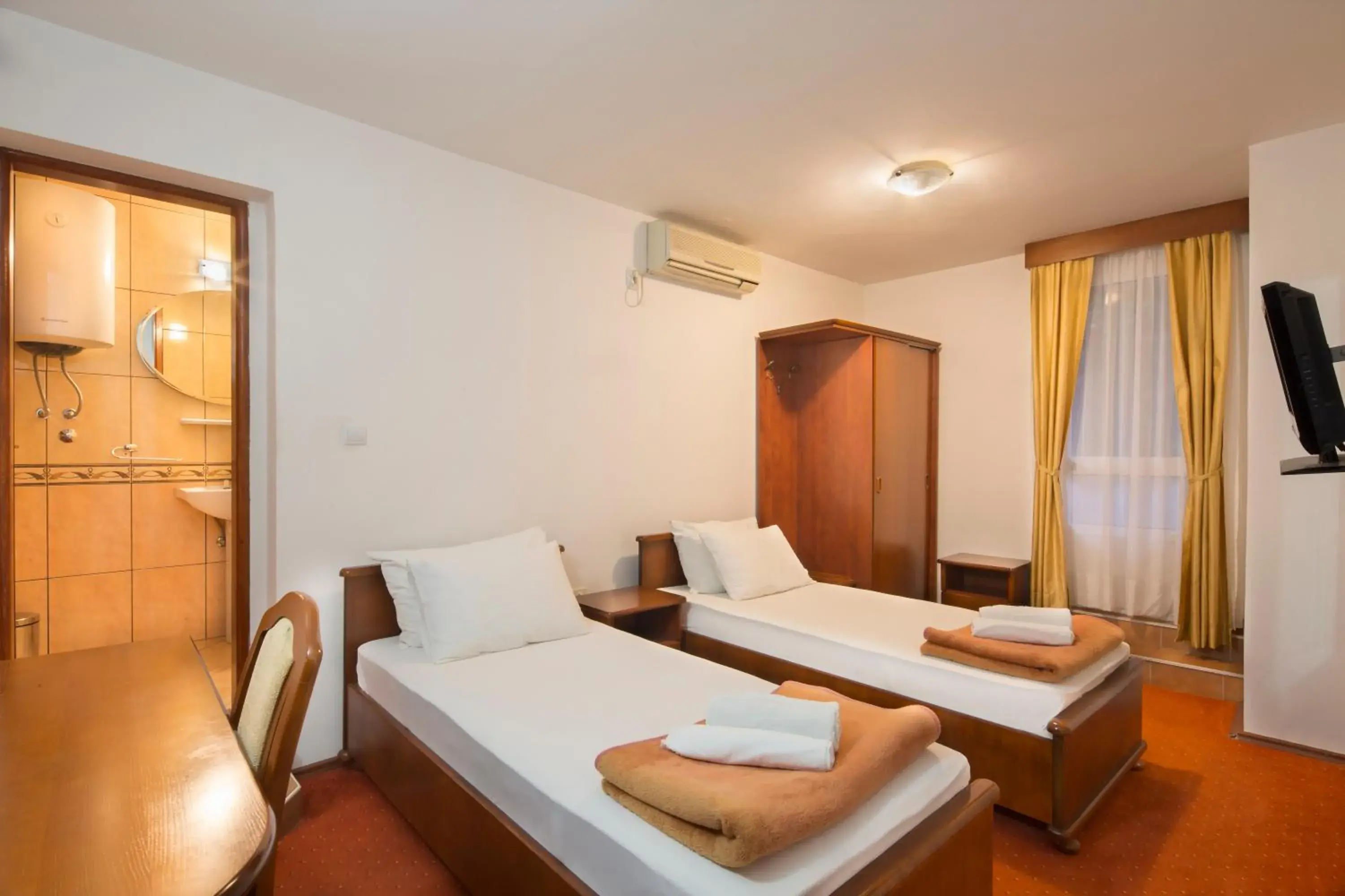 Budget Twin Room in Villa Ljubanovic Budget Twin Room in Villa Ljubanovic