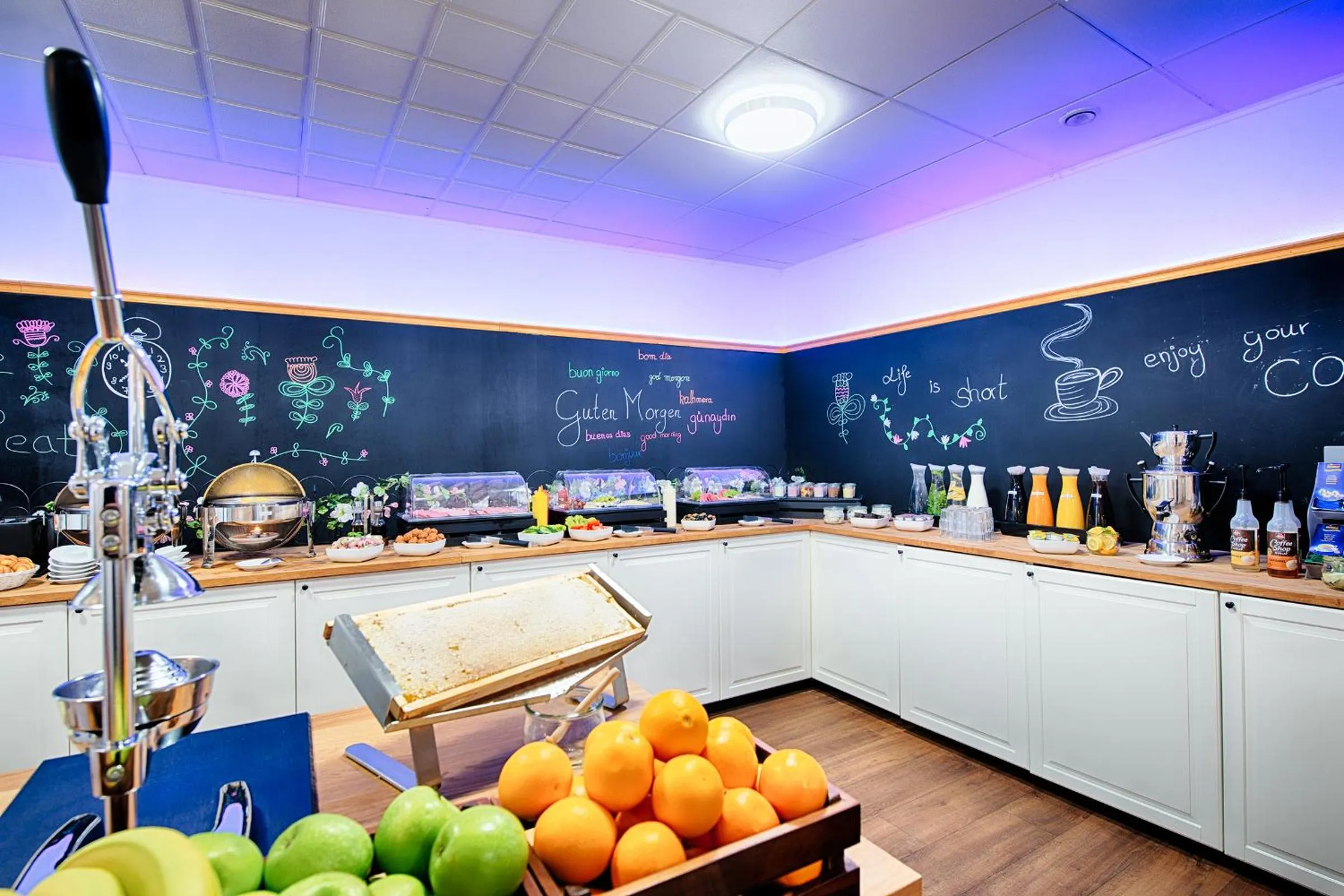 Food and drinks in Hotel Senator