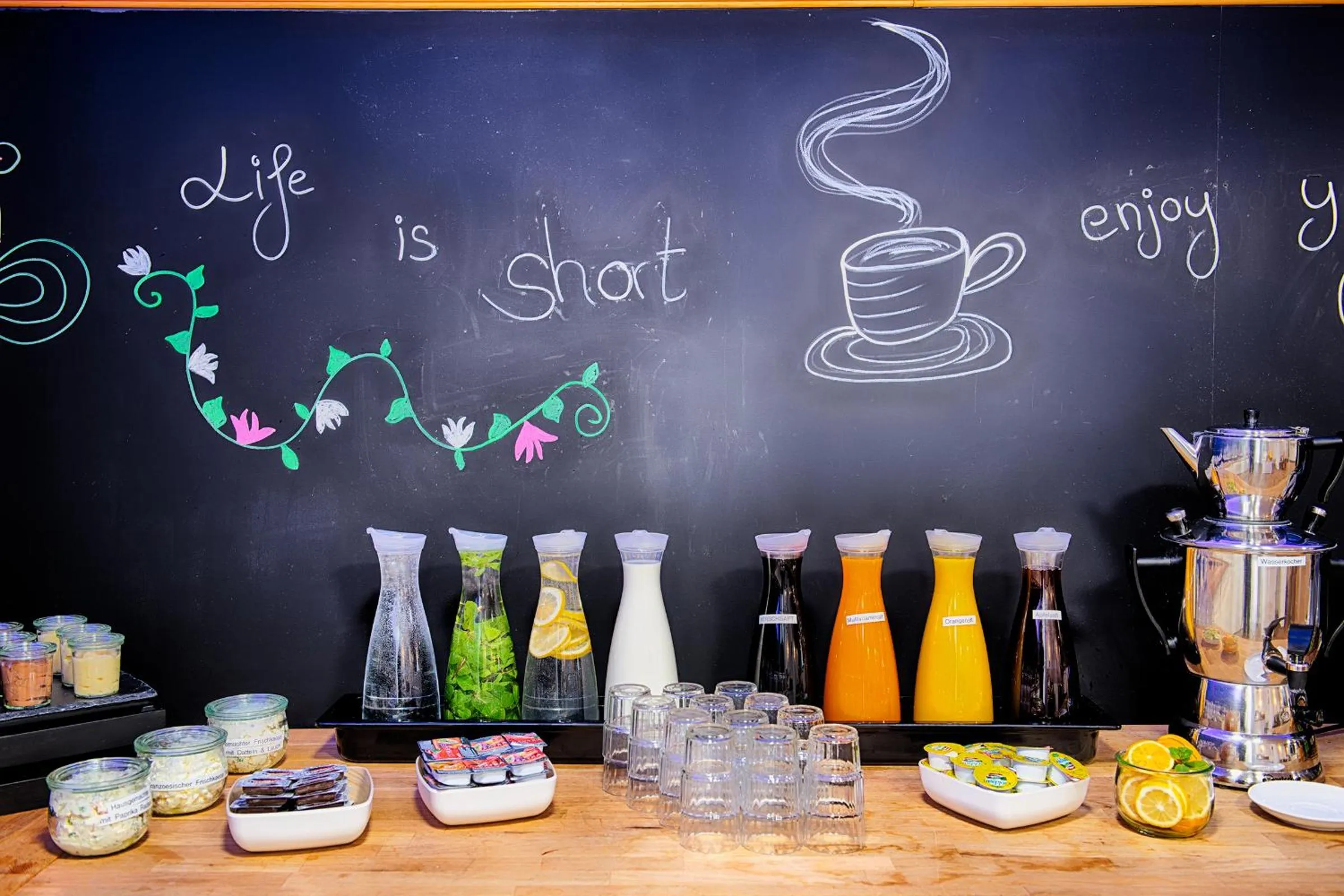 Buffet breakfast in Hotel Senator