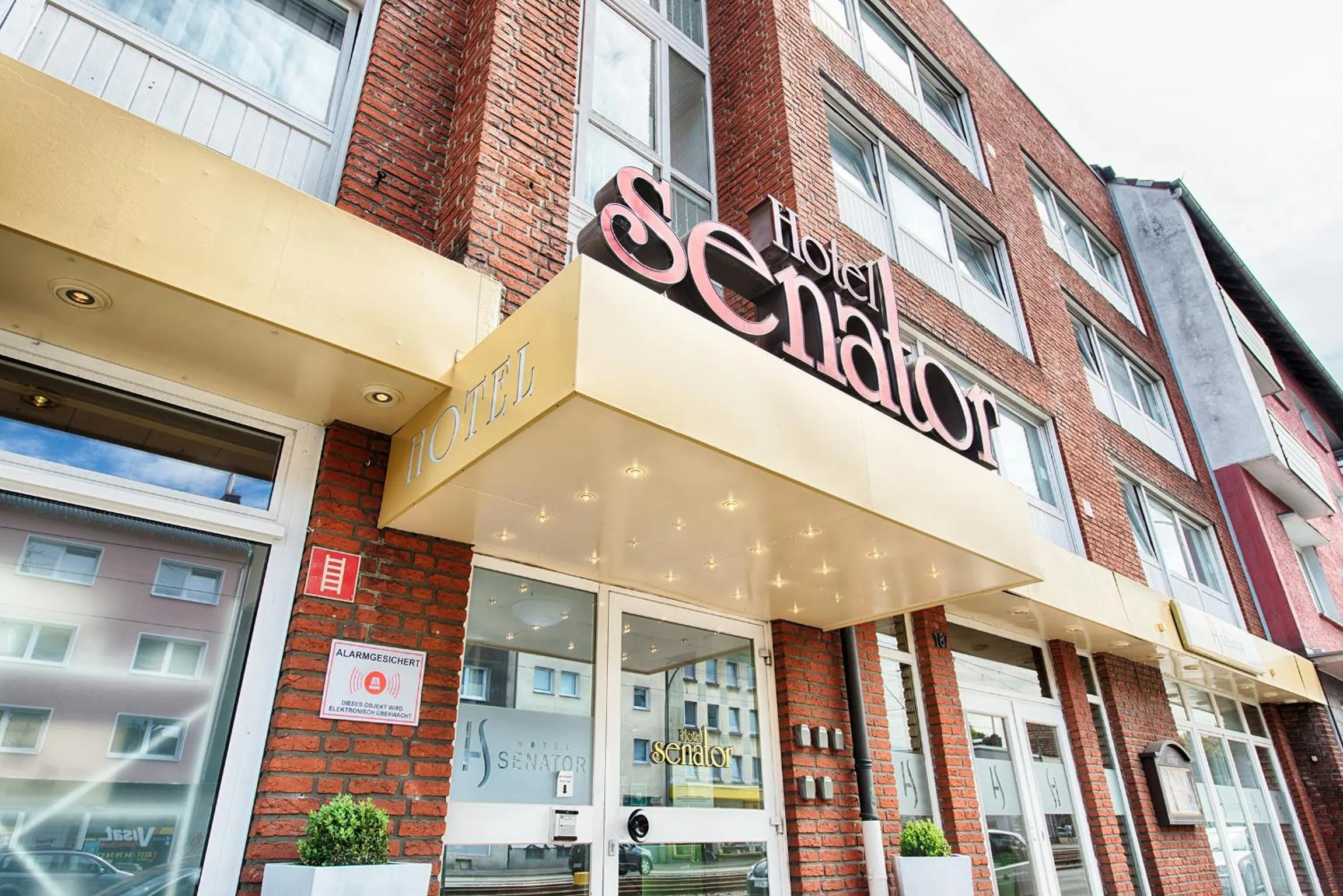 Facade/entrance in Hotel Senator