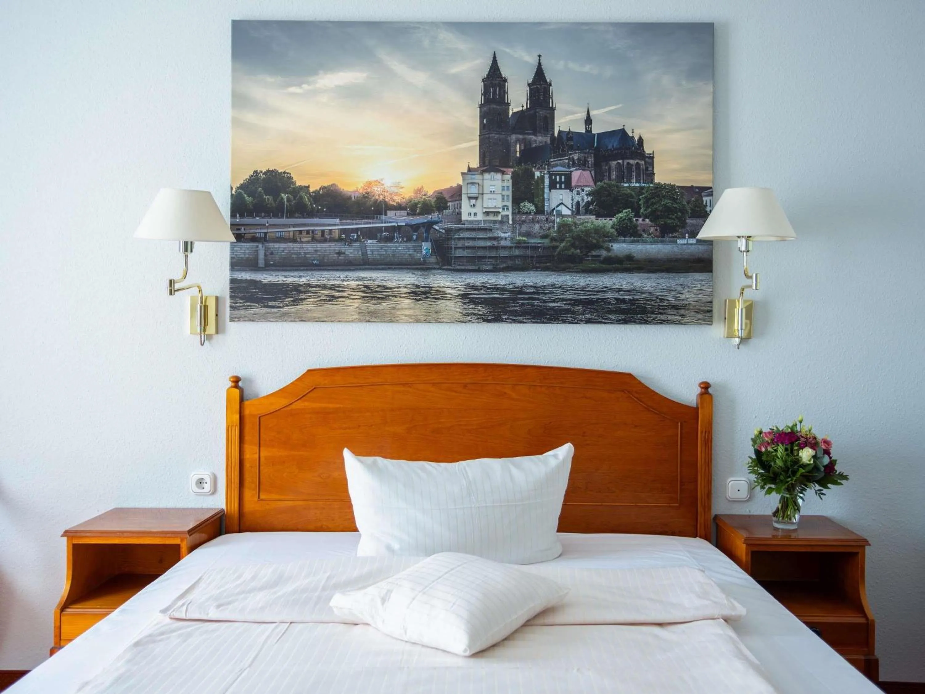 Bedroom, Bed in Mercure Hotel Plaza Magdeburg