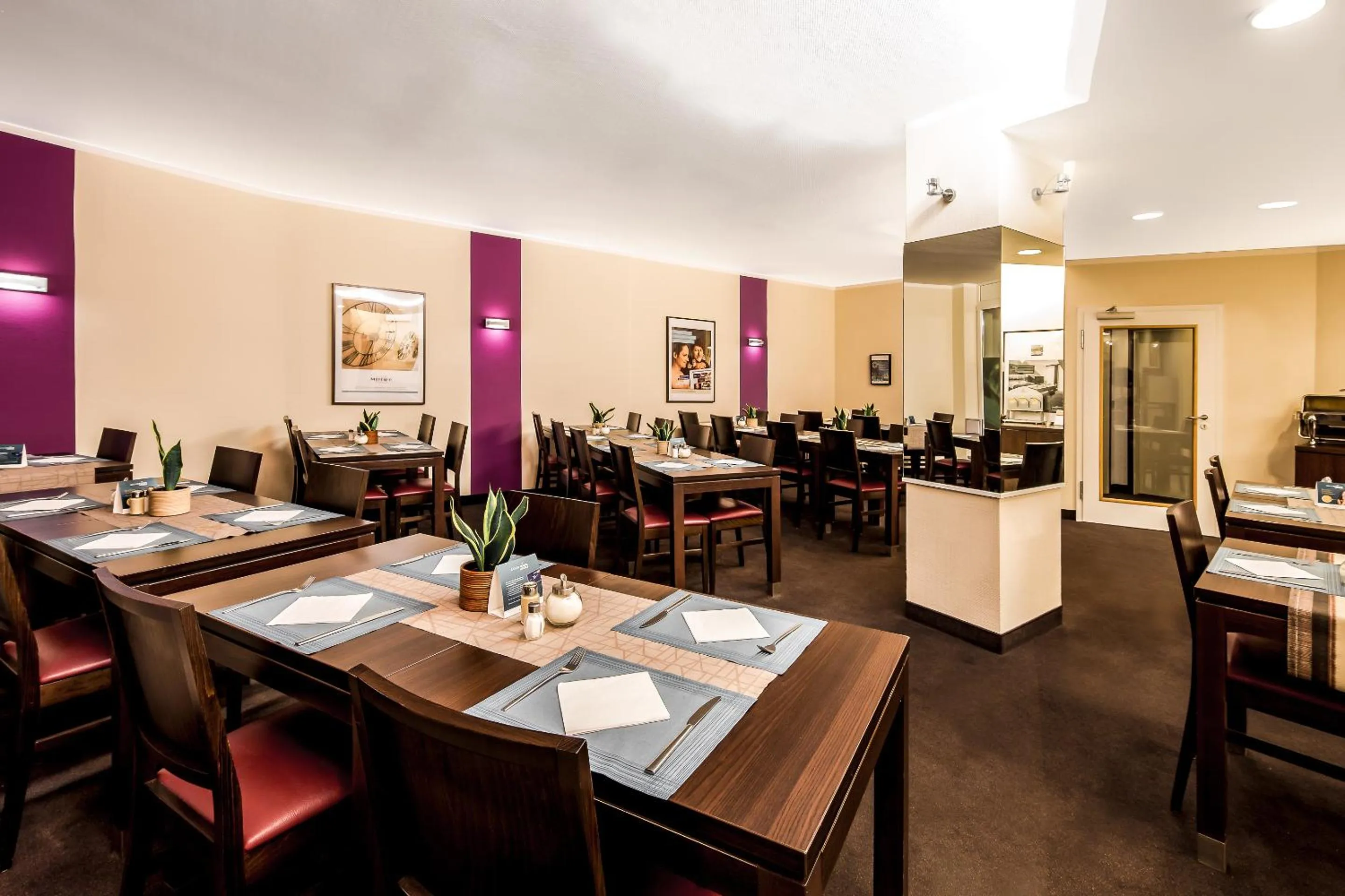 Restaurant/places to eat in Mercure Frankfurt City Messe