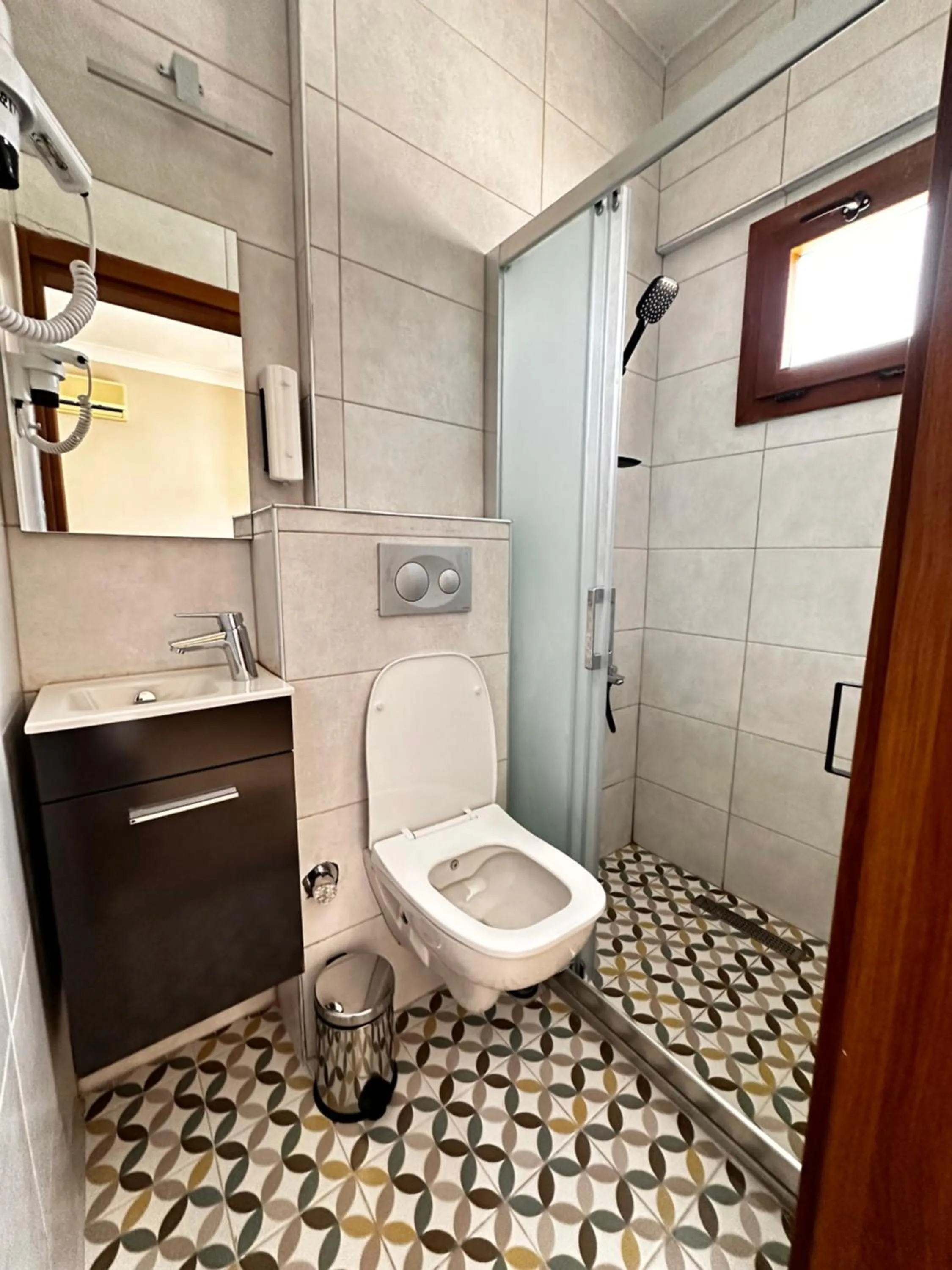 Bathroom in Cennet Hotel