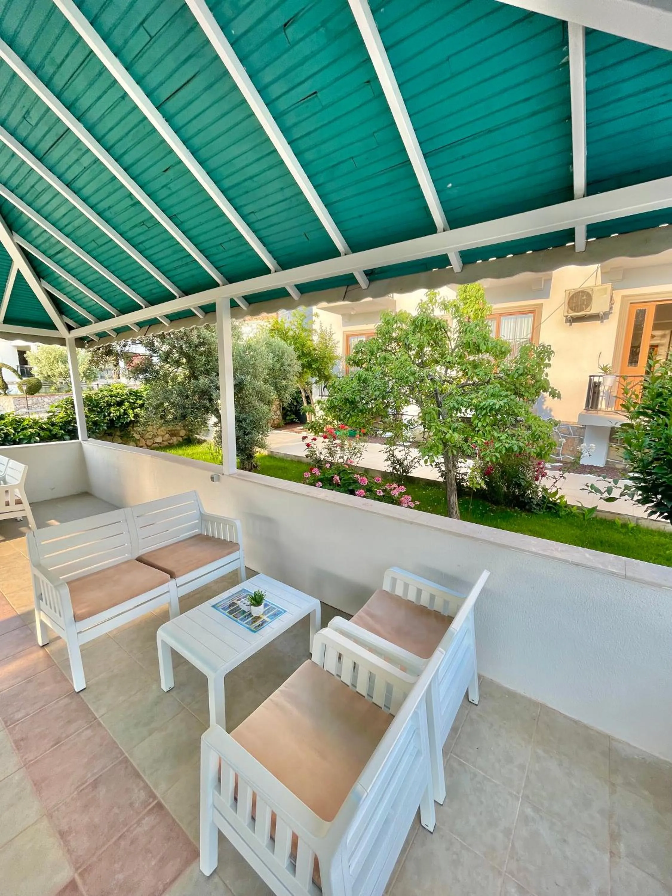 Restaurant/places to eat in Cennet Hotel