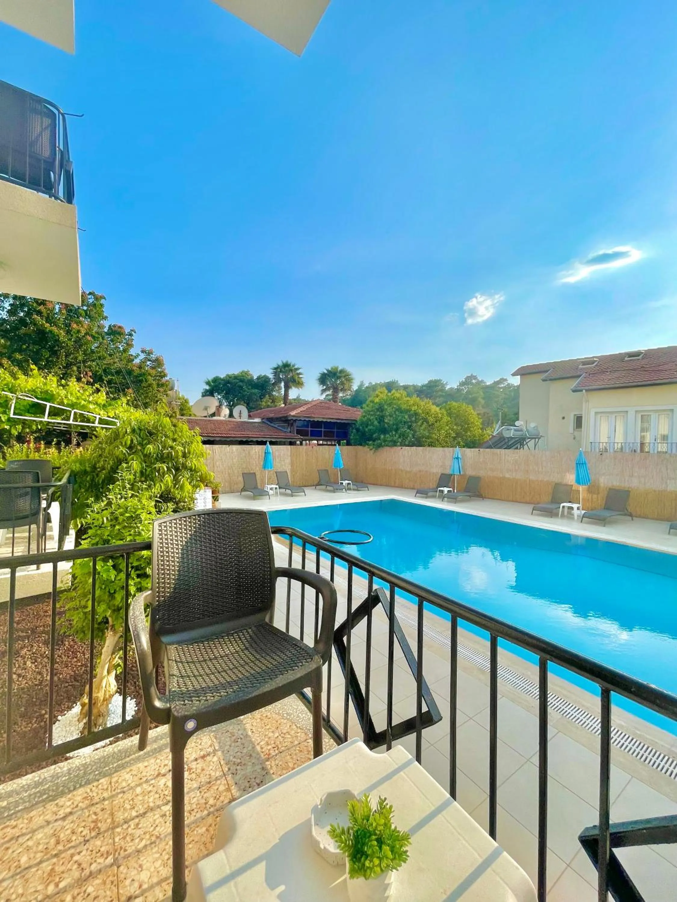Pool view in Cennet Hotel