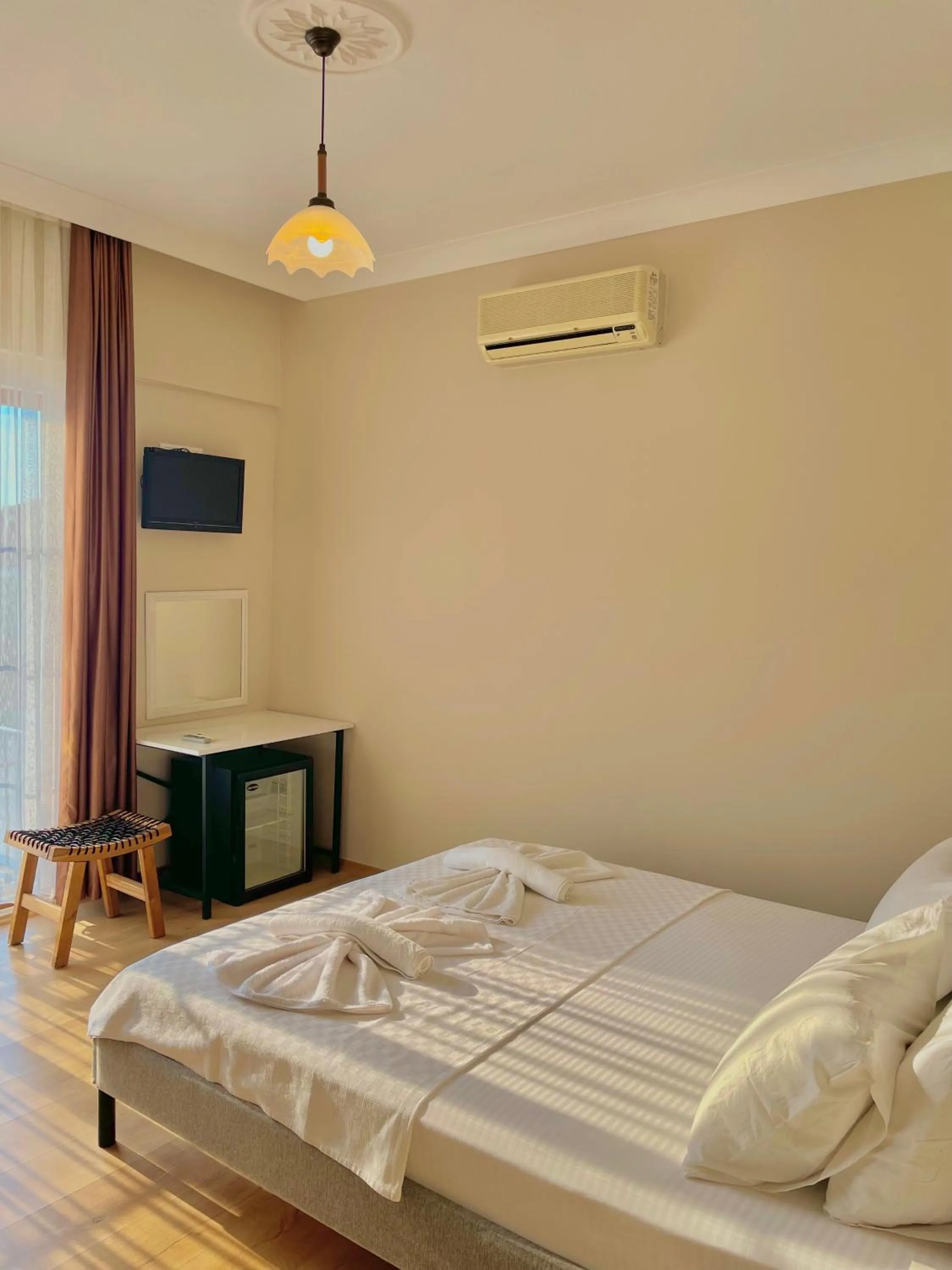 Decorative detail, Bed in Cennet Hotel