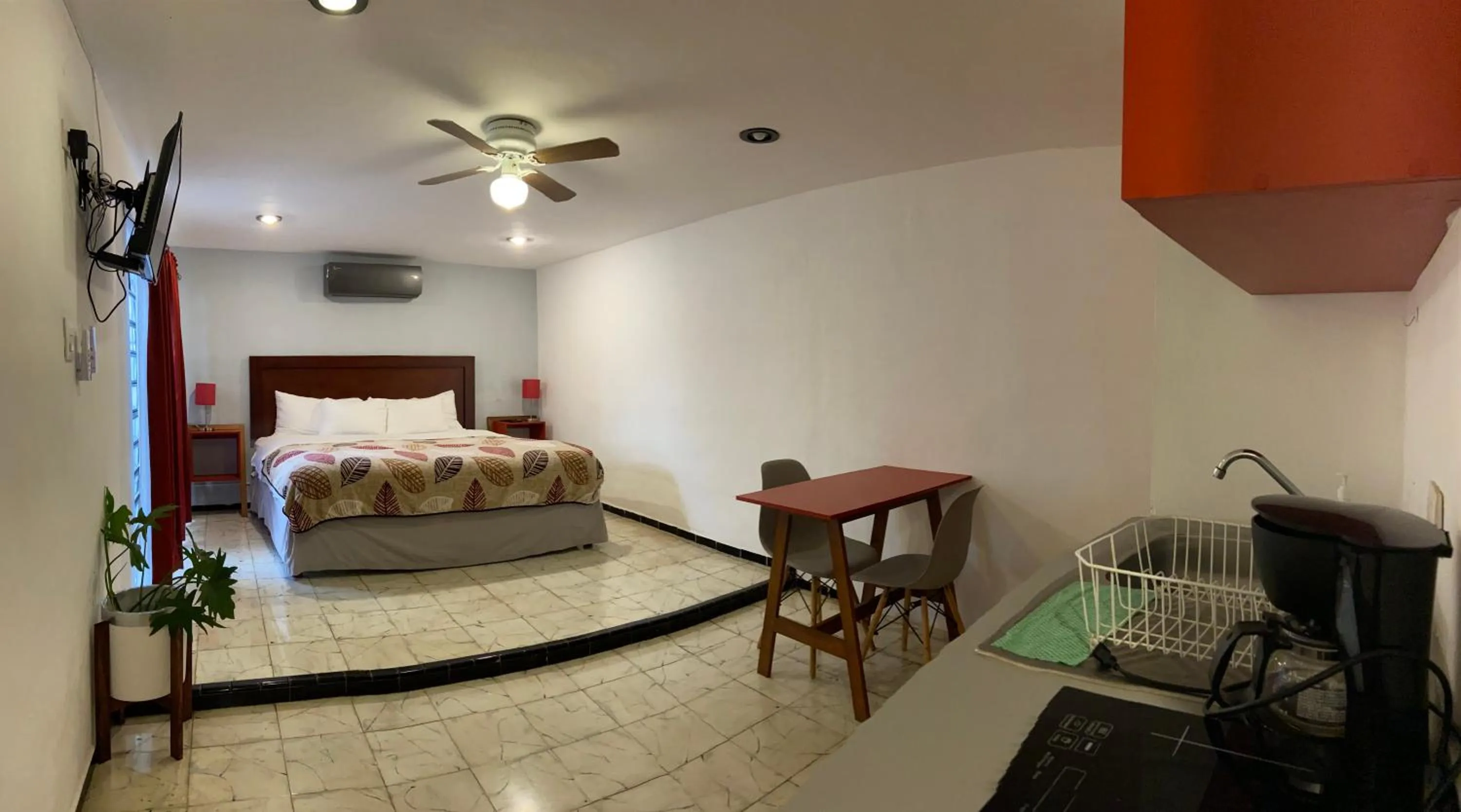Photo of the whole room, Bed in Suites del Sureste - Mérida