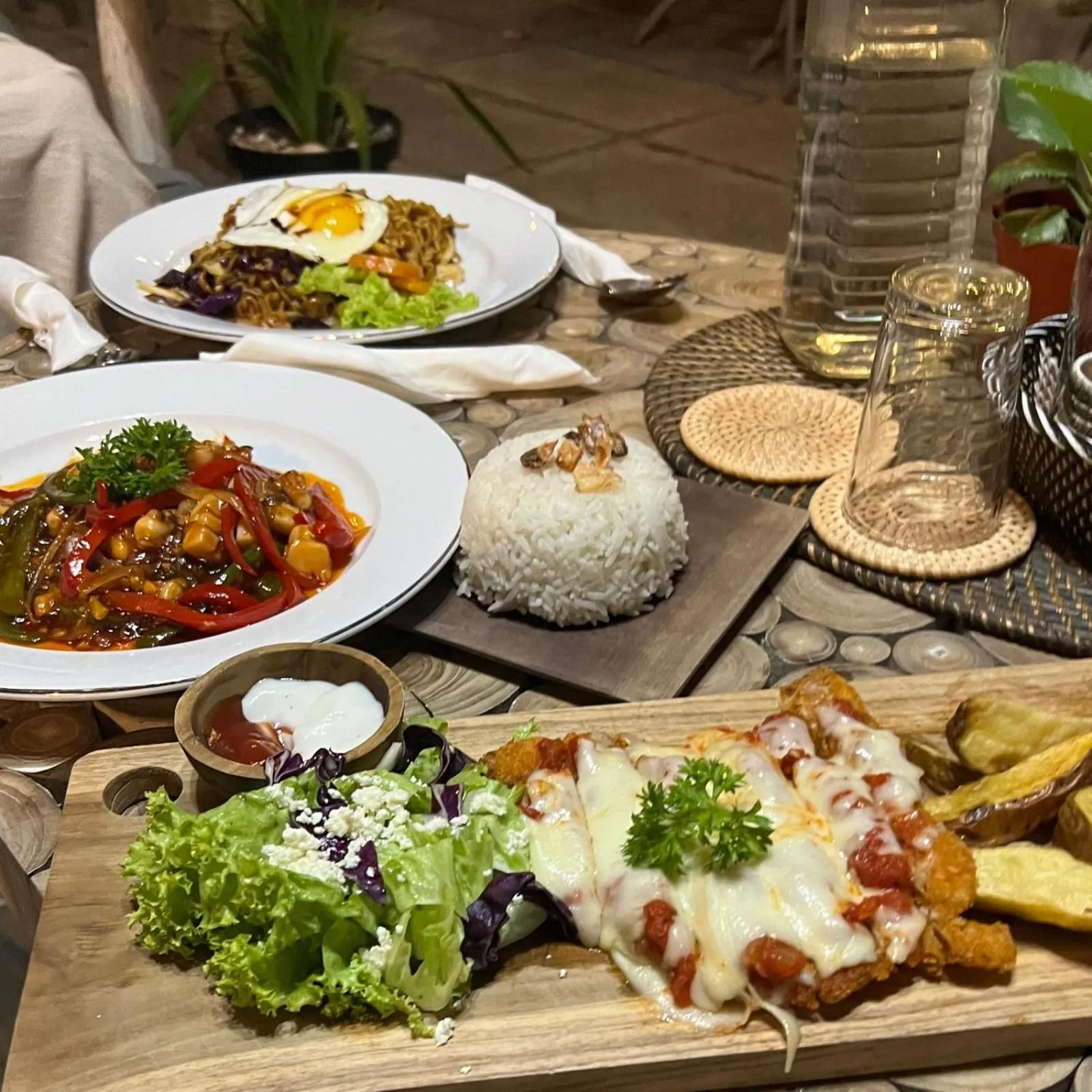 Food and drinks in Ombak Resort at Ekas , a luxury surf and kite destination, Close to Inside Ekas beach