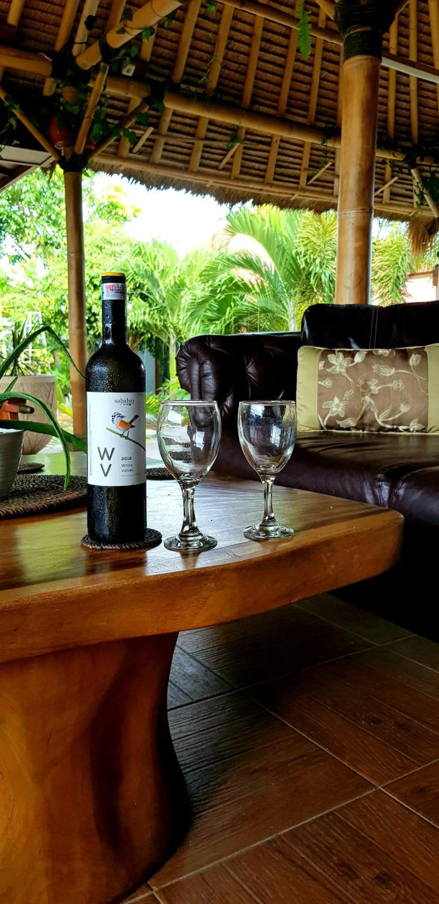 Food and drinks in Ombak Resort at Ekas , a luxury surf and kite destination, Close to Inside Ekas beach