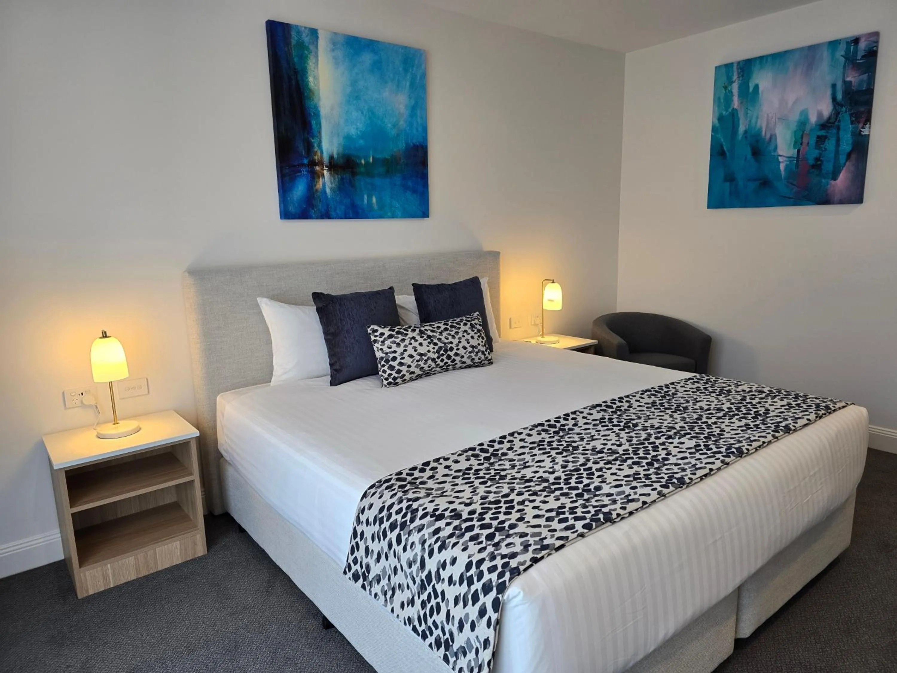 Bed in The Abbey Motel Goulburn