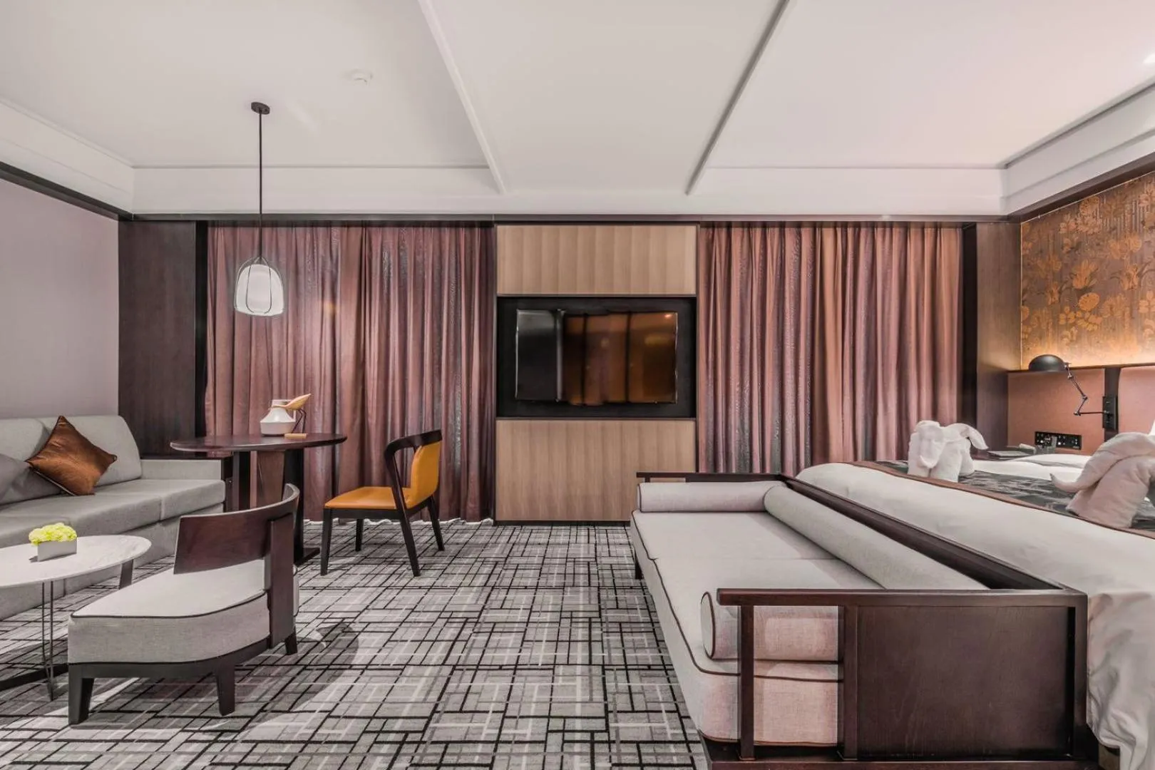 Living room, Bed in Qingdao Treasure Hotel