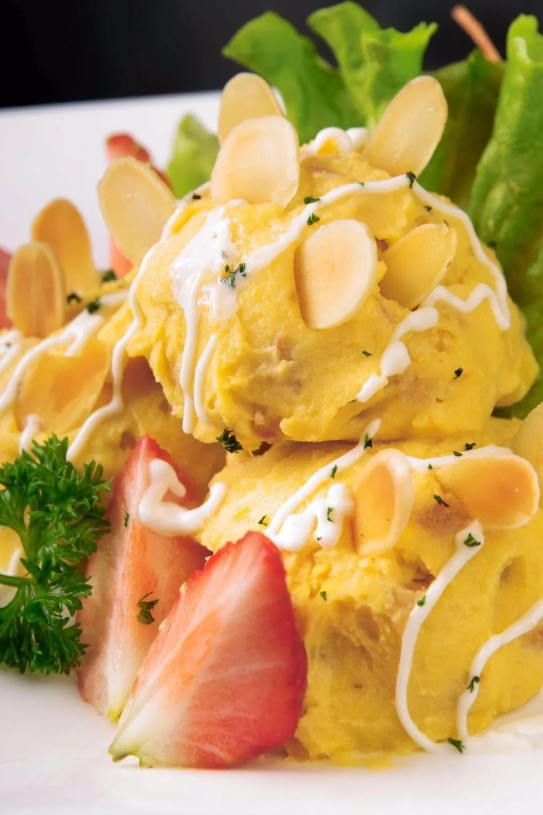 Buffet breakfast in Qingdao Treasure Hotel