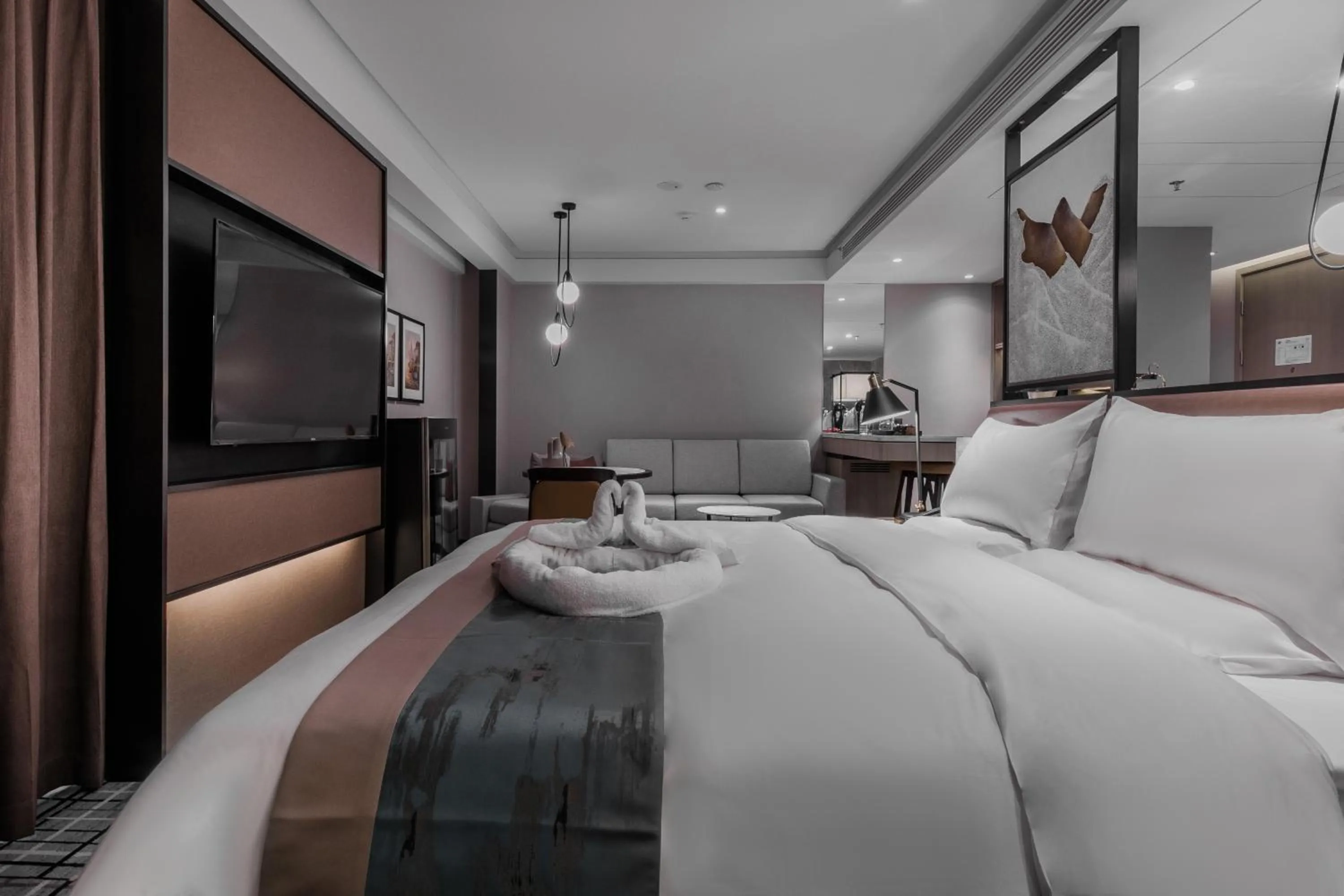 Bed in Qingdao Treasure Hotel