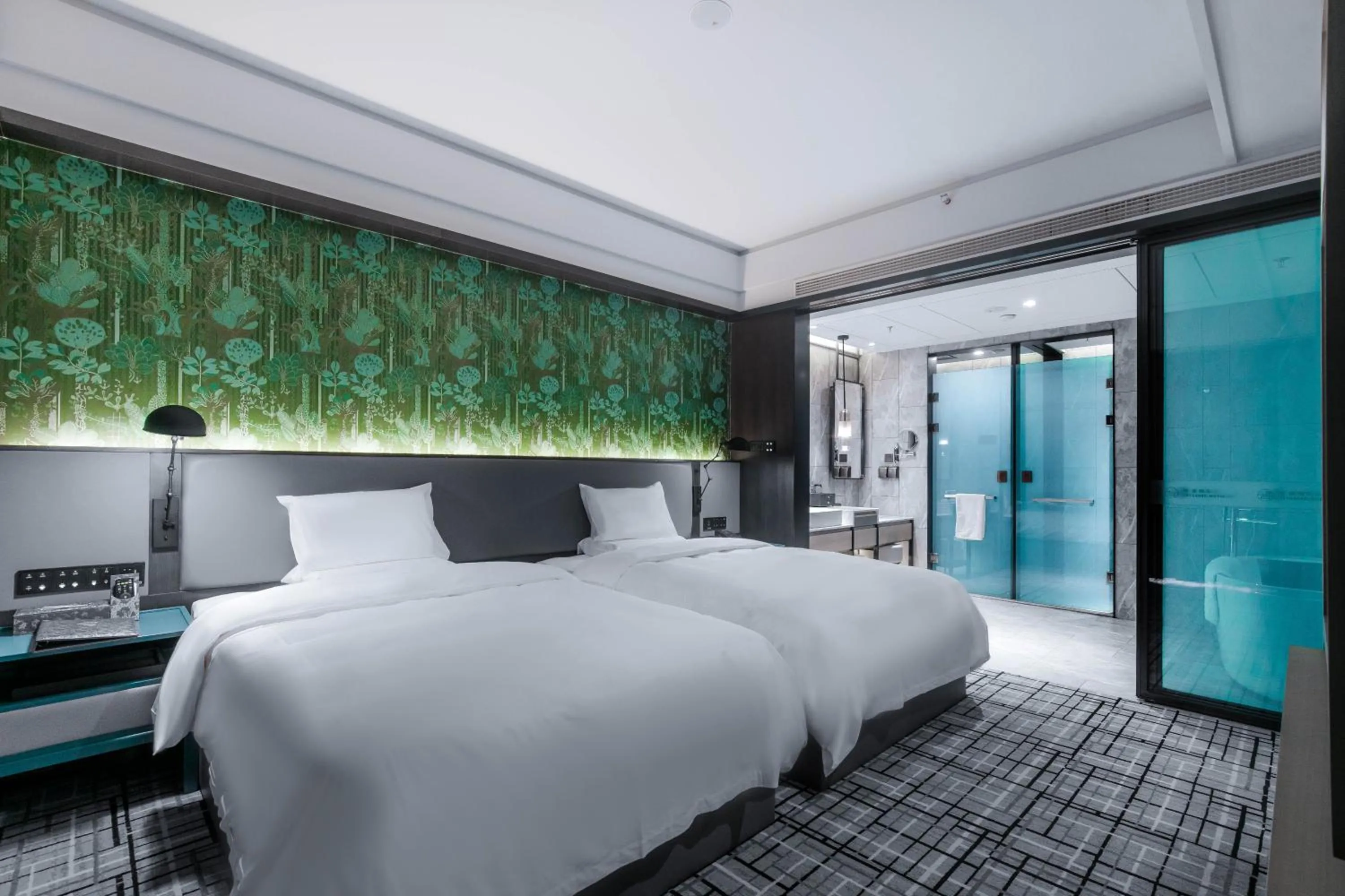 Bed in Qingdao Treasure Hotel