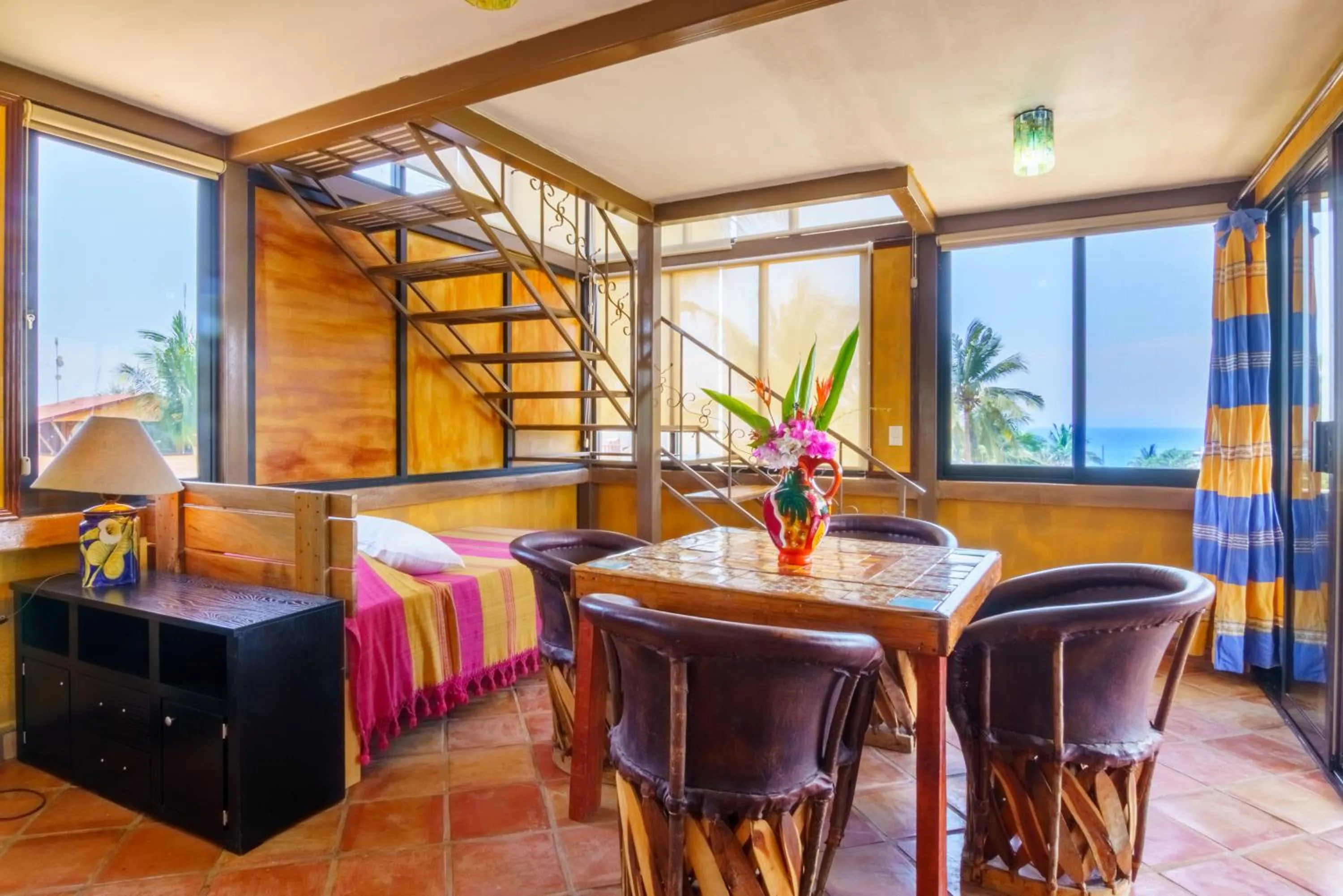 Dining area in Hotel Casamar Suites