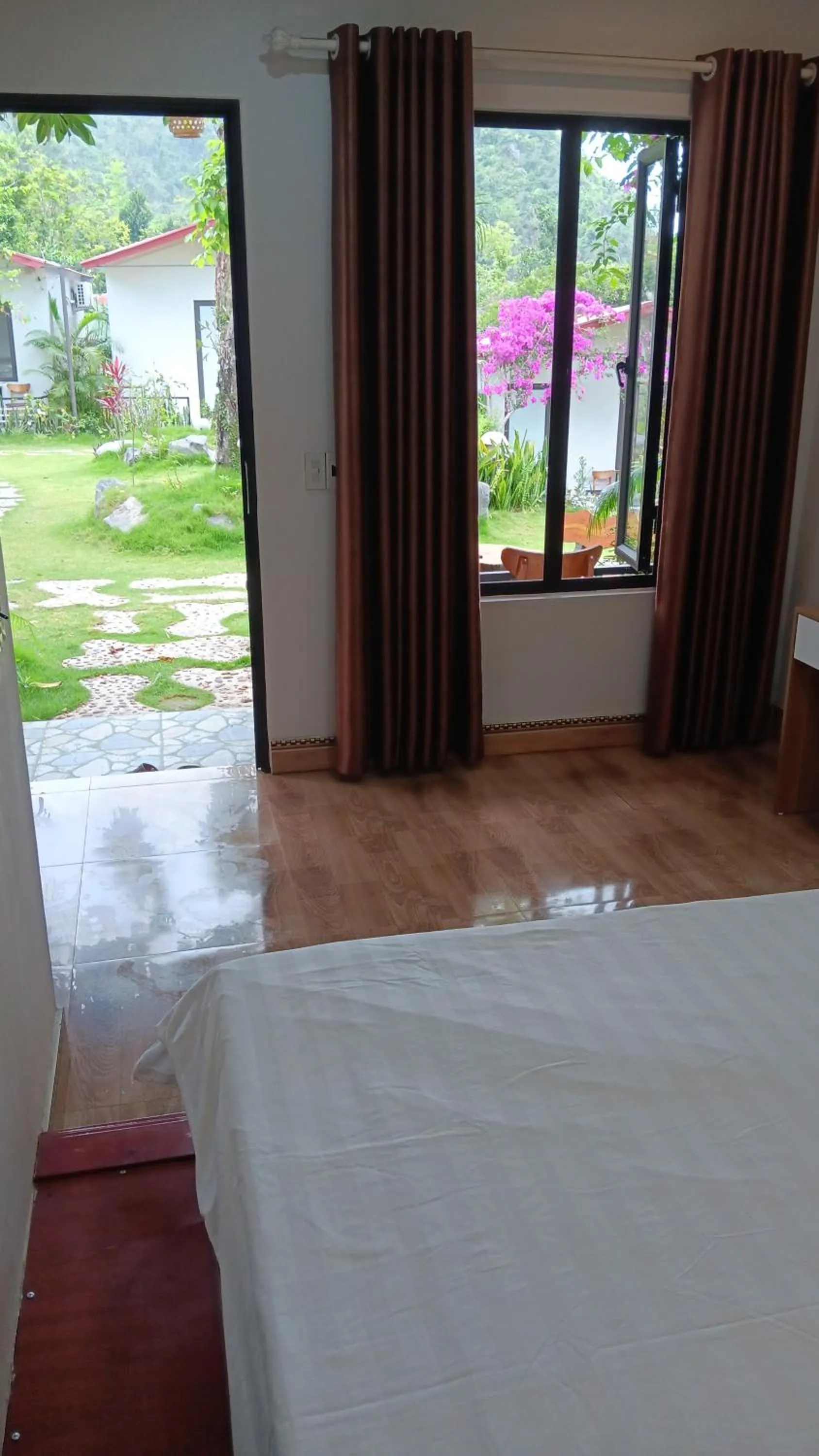 Garden view, Bed in Tran Chau Garden Home