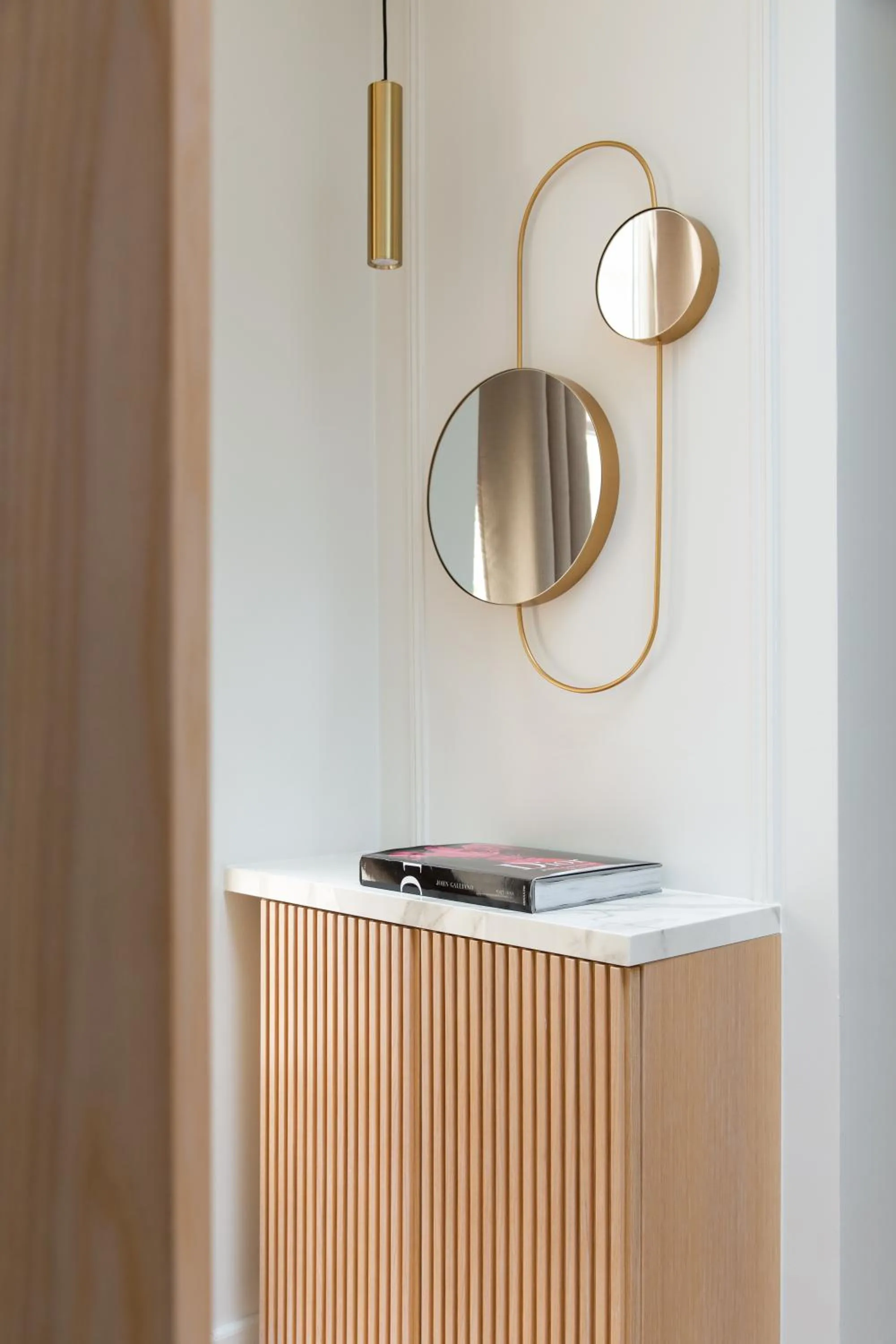 wardrobe in HIGHSTAY - Luxury Serviced Apartments - Tuileries Garden