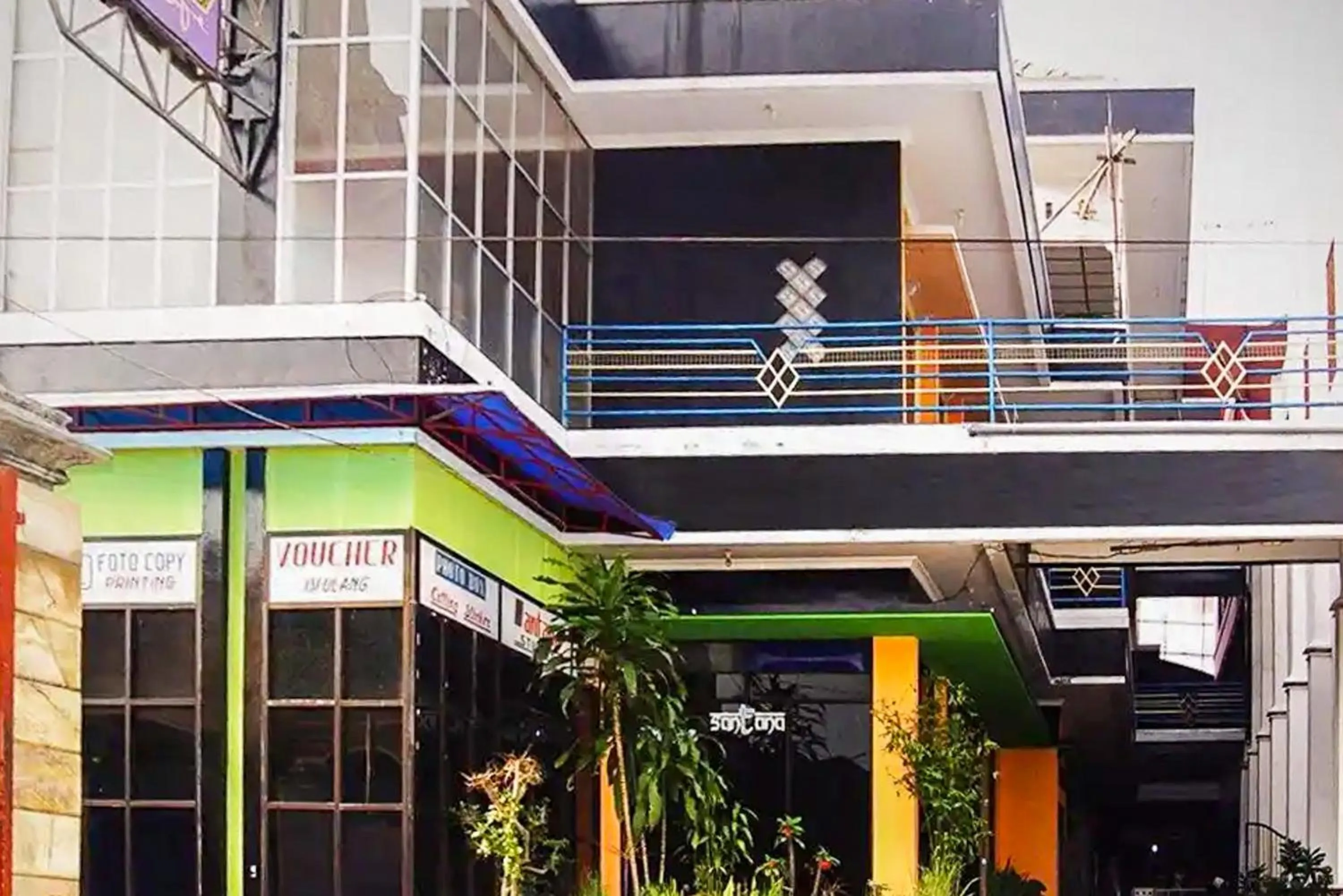 Property building in RedDoorz Syariah At Santana Stasiun Kepanjen