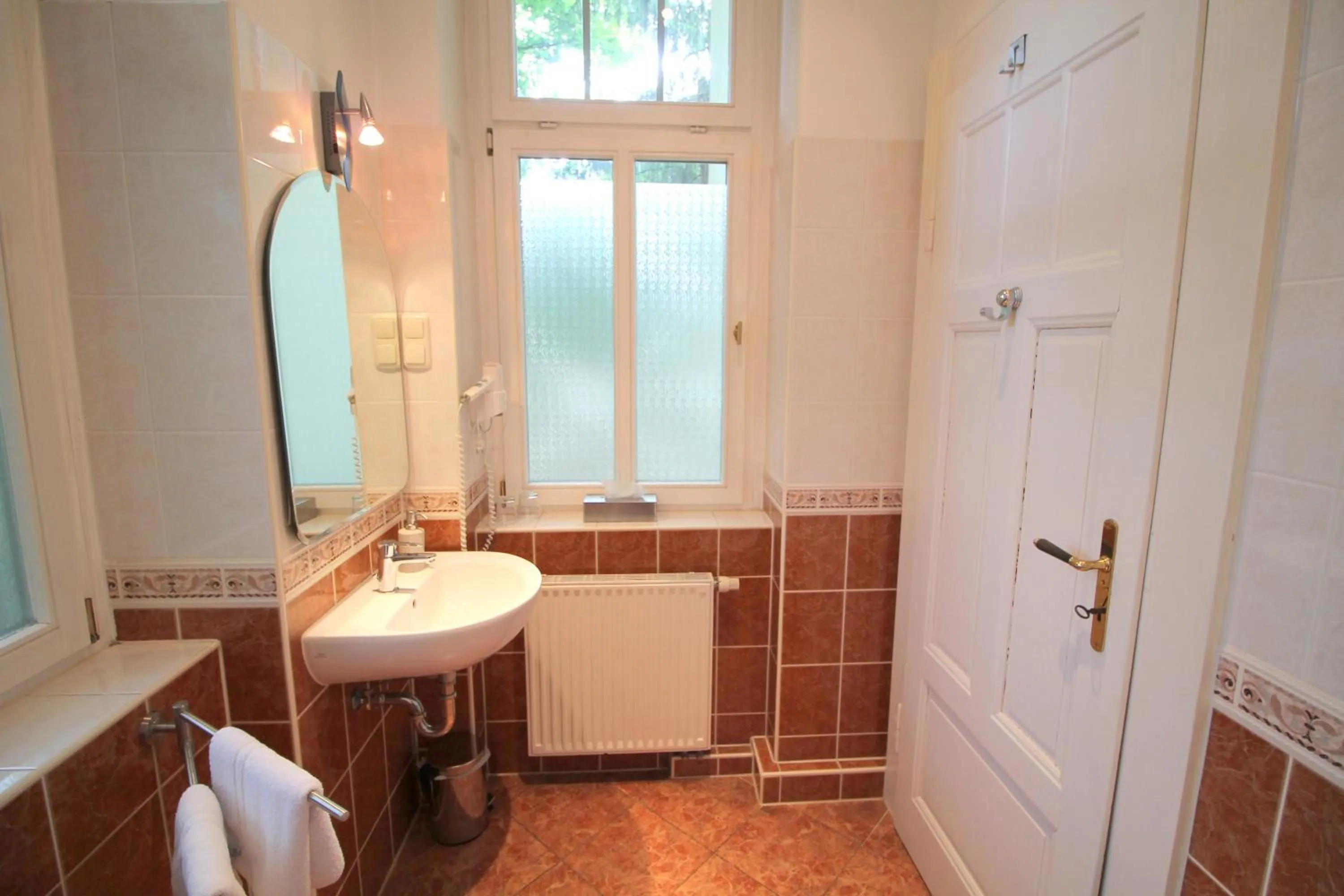 Bathroom in Hotel-Appartement-Villa Ulenburg