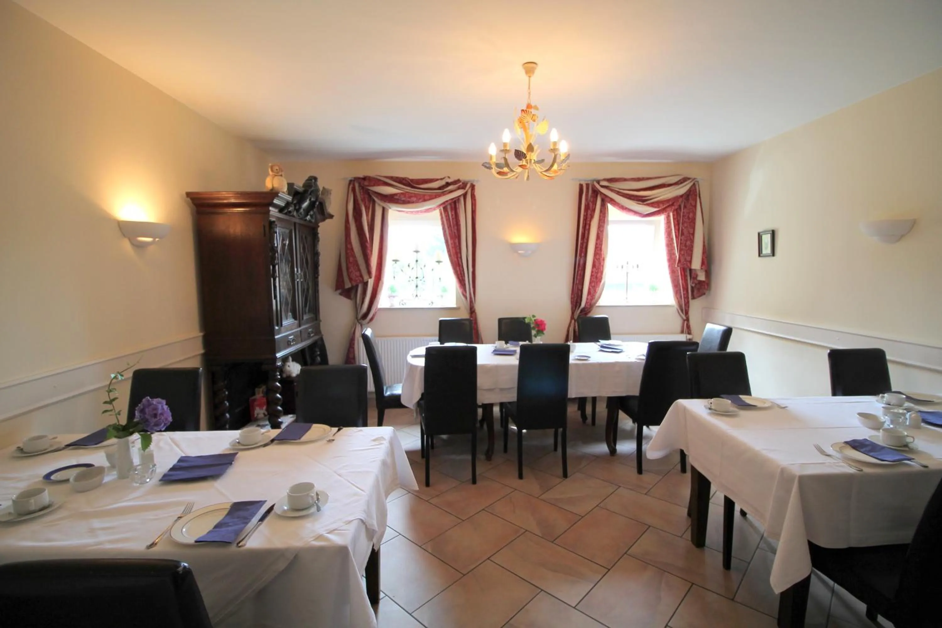 Restaurant/places to eat in Hotel-Appartement-Villa Ulenburg