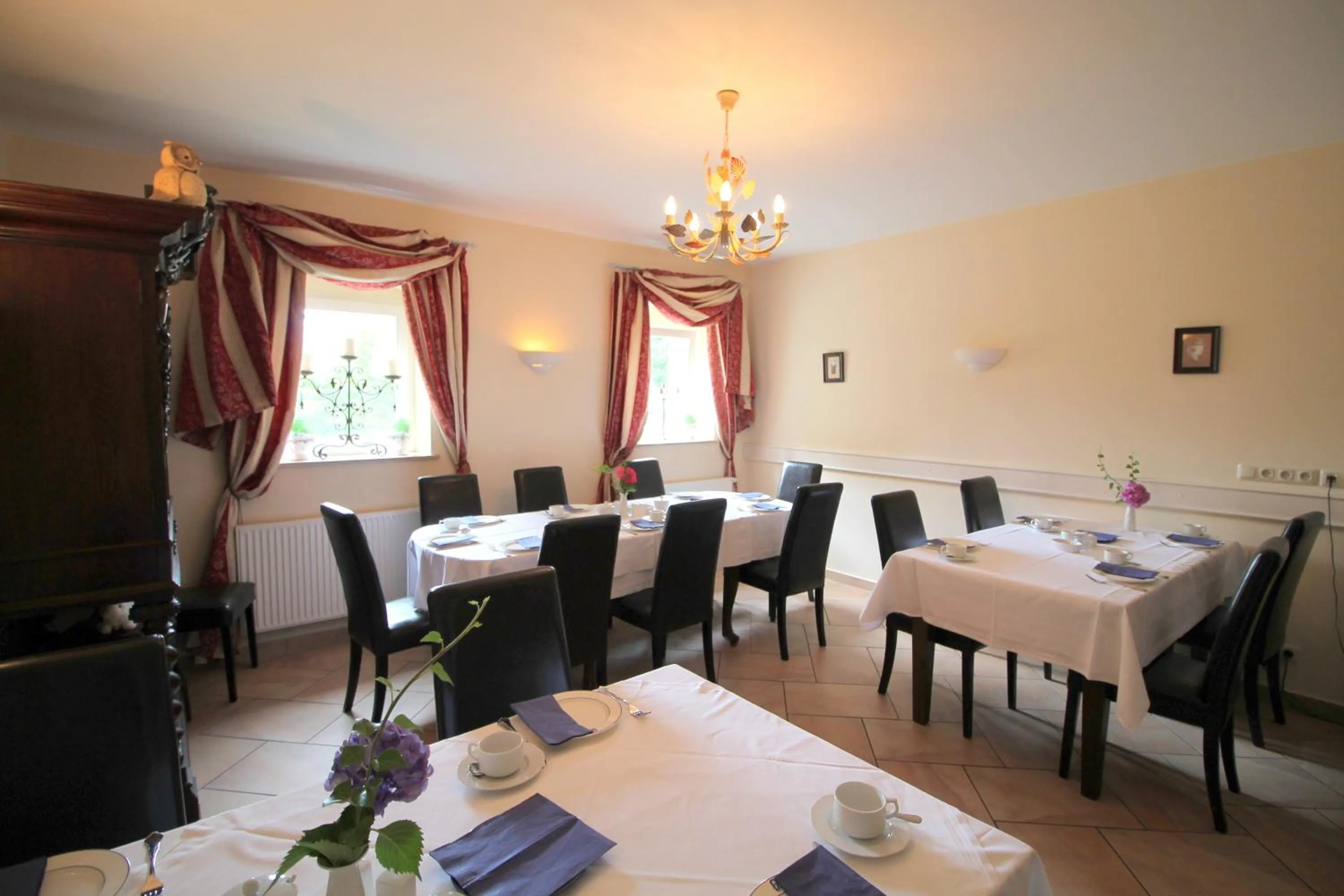 Restaurant/places to eat in Hotel-Appartement-Villa Ulenburg