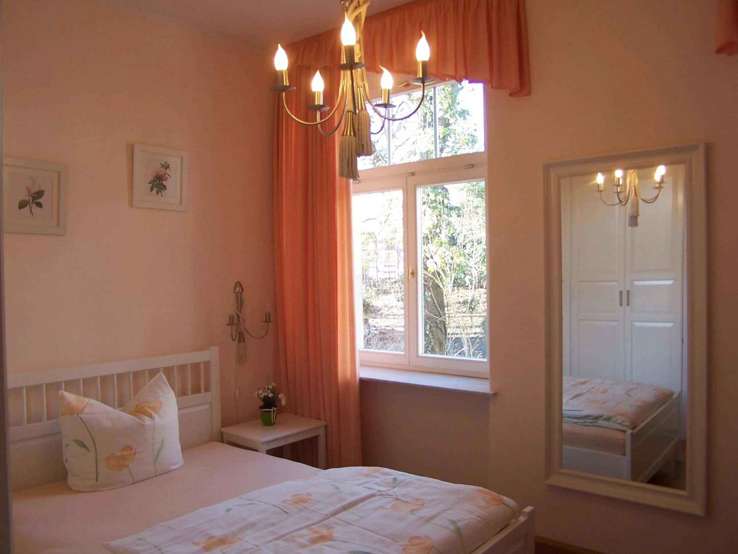 Photo of the whole room, Bed in Hotel-Appartement-Villa Ulenburg