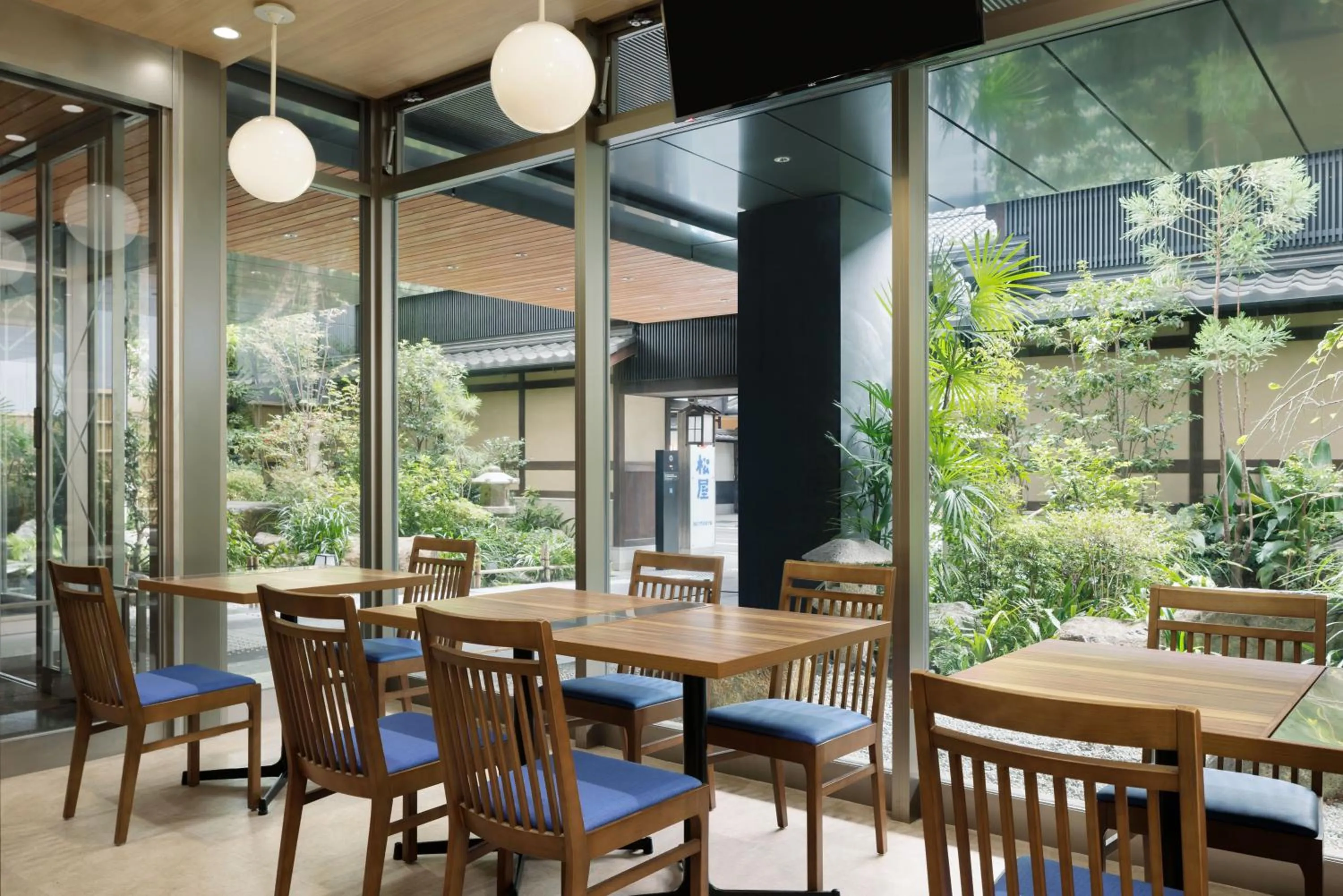 Restaurant/places to eat in HOTEL UNIZO Kyoto Karasuma Oike