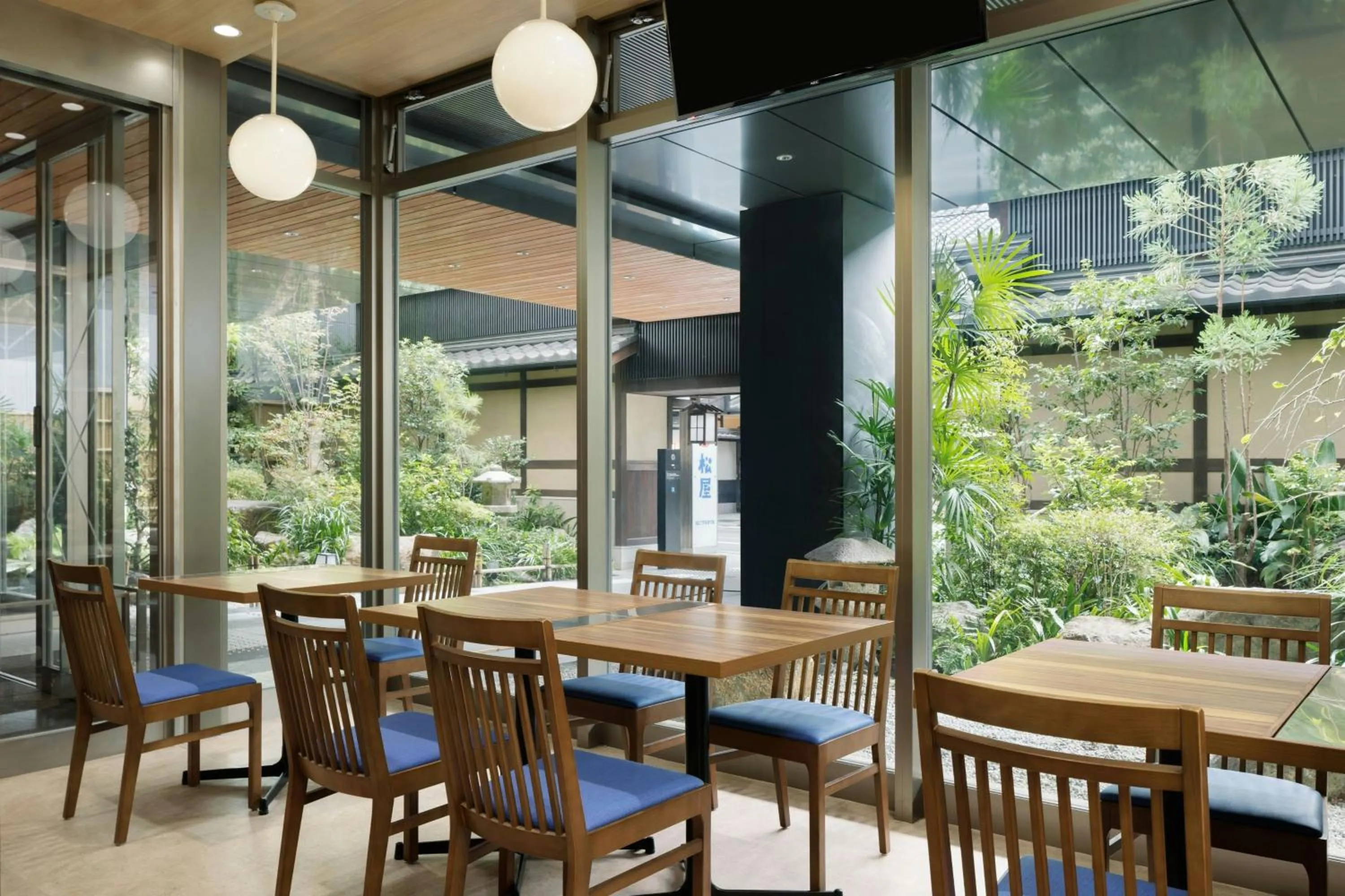 Restaurant/places to eat in HOTEL UNIZO Kyoto Karasuma Oike