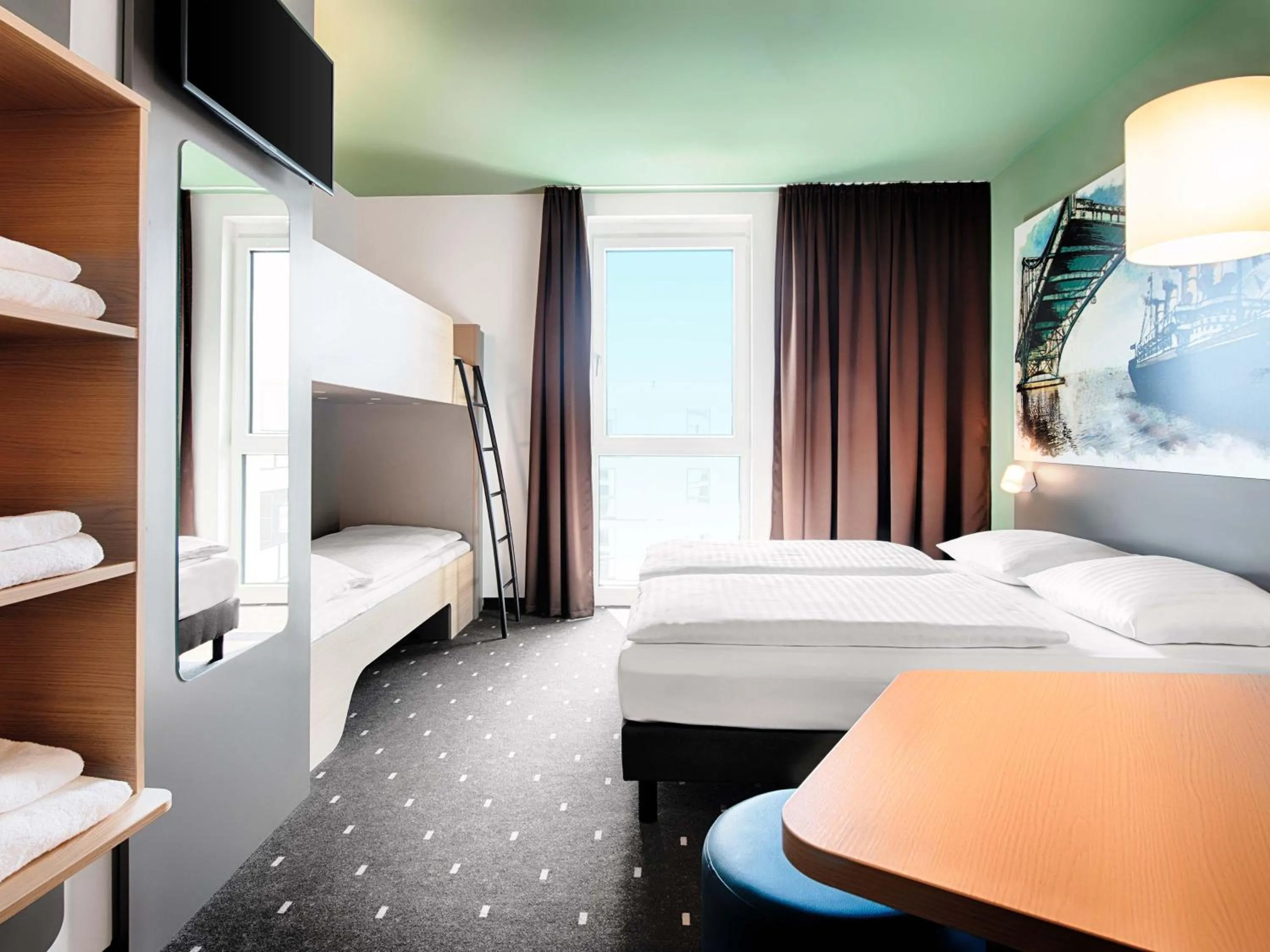 Photo of the whole room, Bed in B&B Hotel Wilhelmshaven