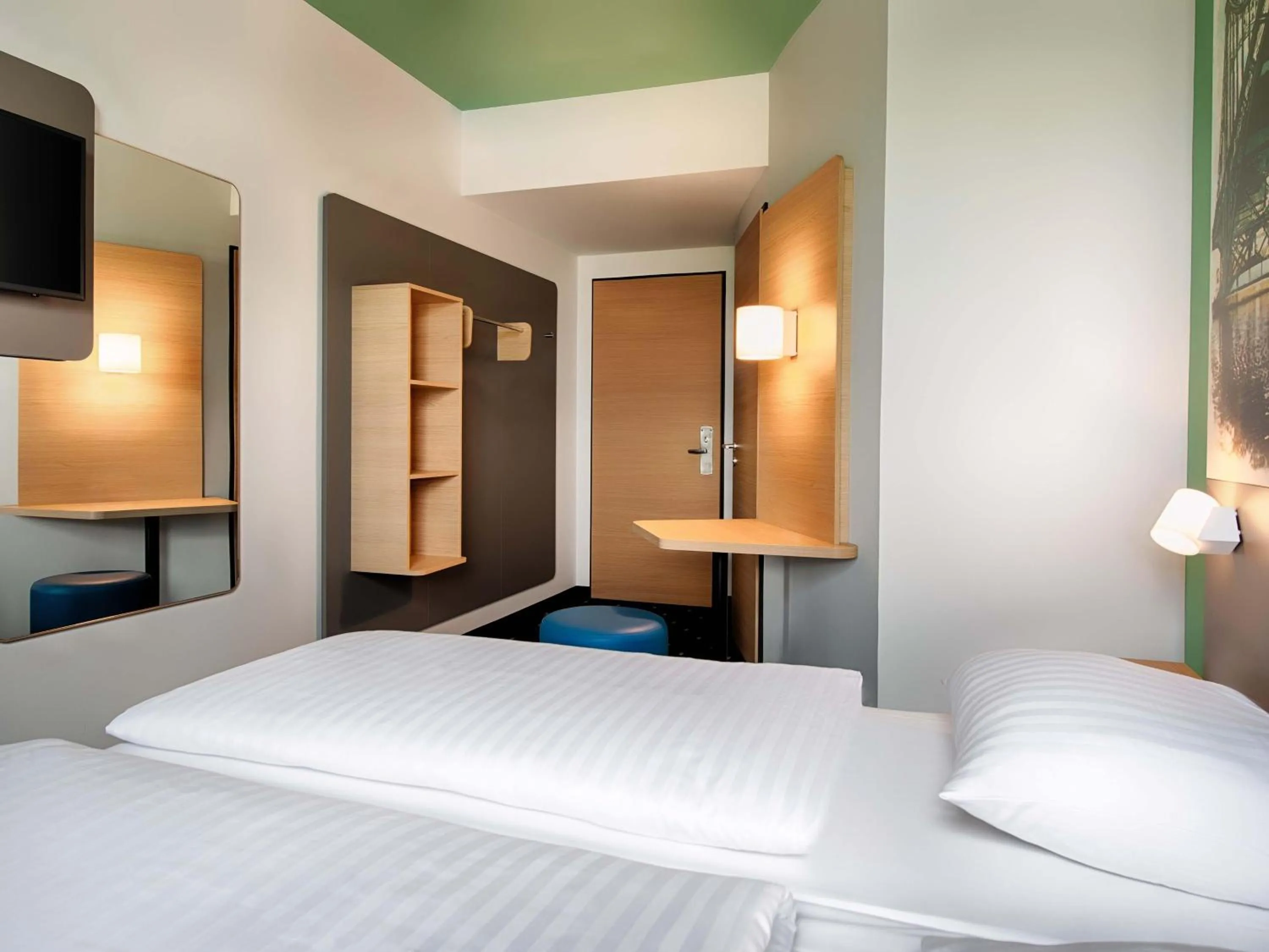 Photo of the whole room, Bed in B&B Hotel Wilhelmshaven