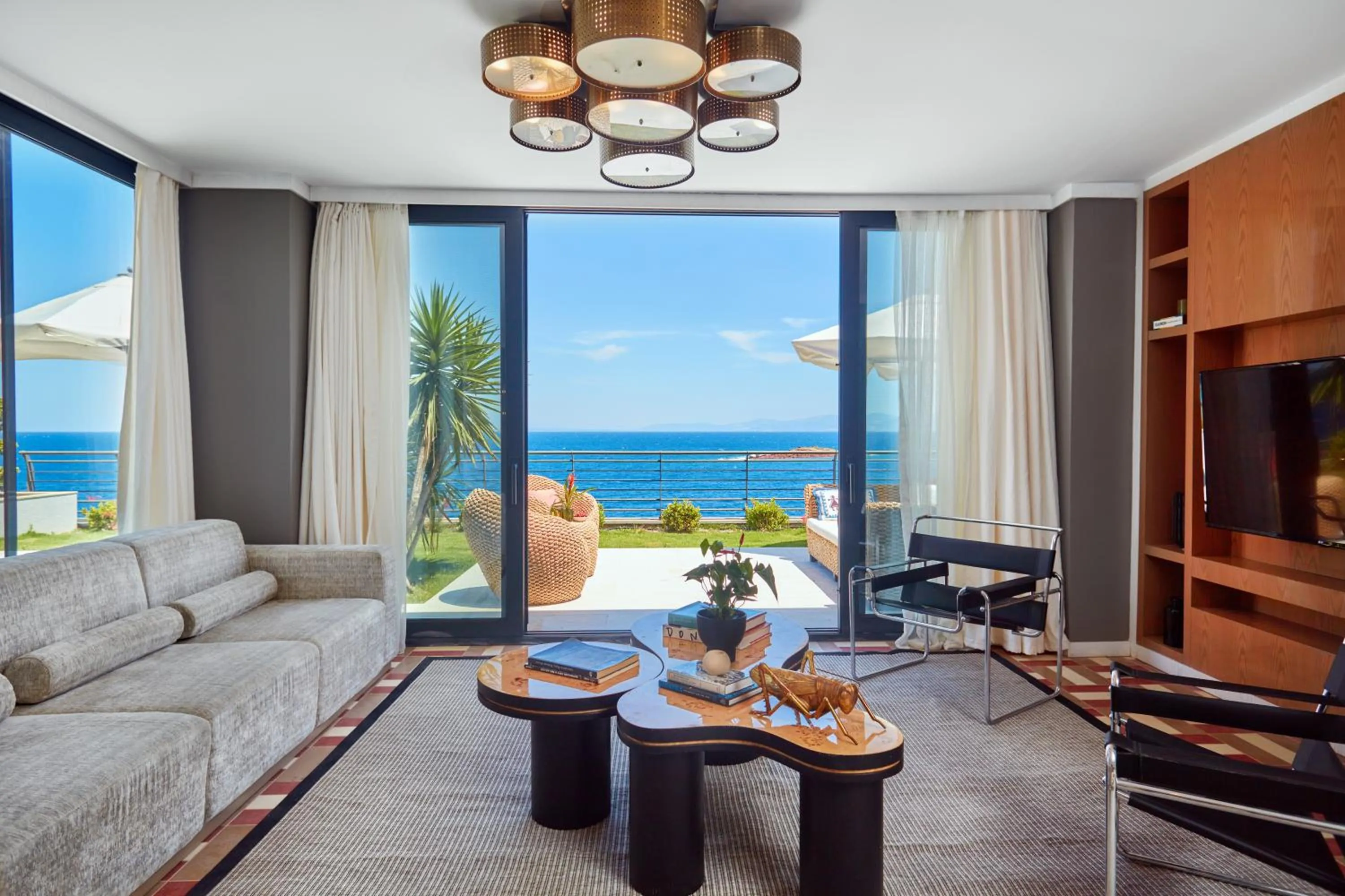 Communal lounge/ TV room in Root Redrock Yalıkavak