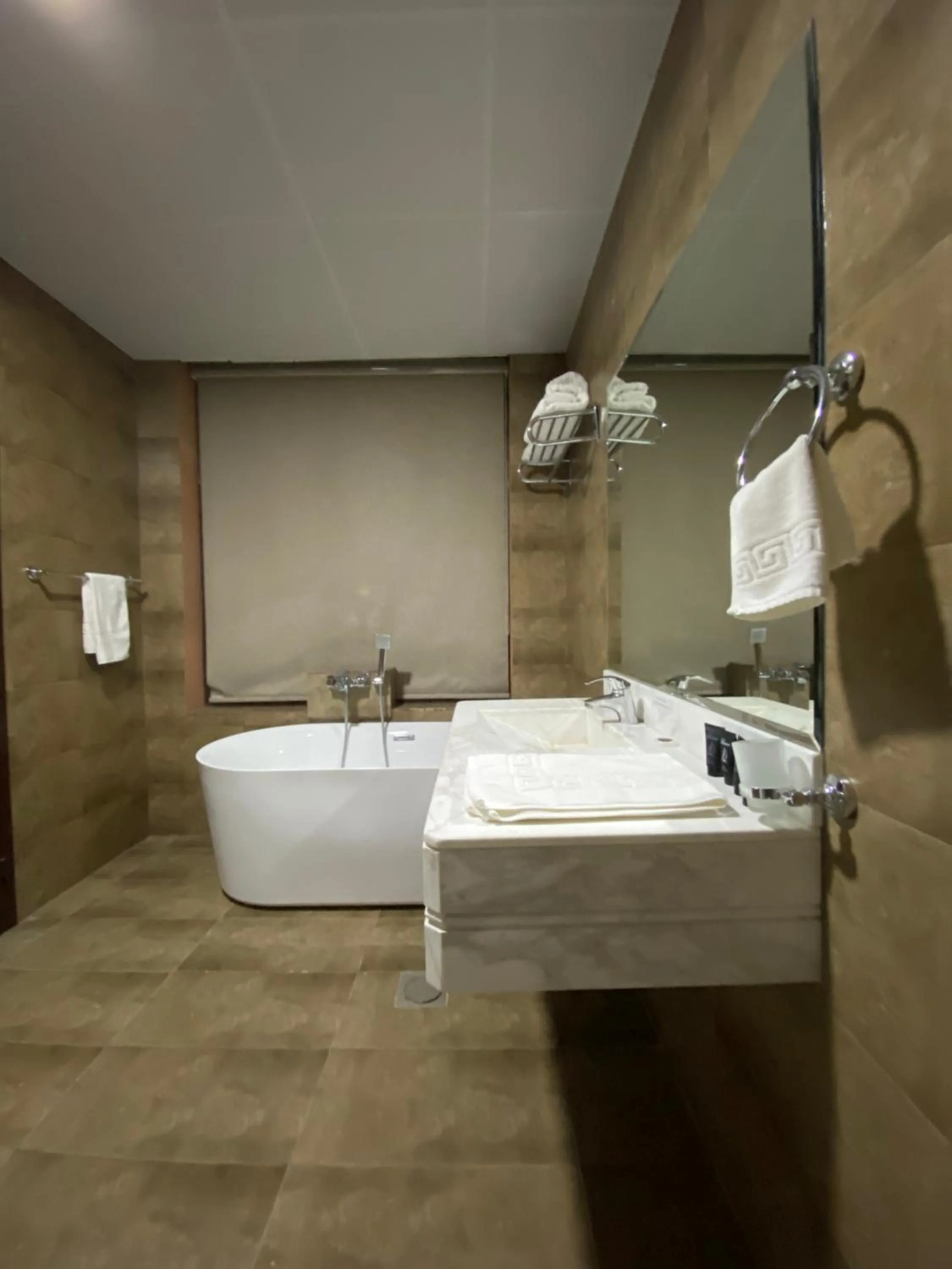 Desert Inn Resort and Camp