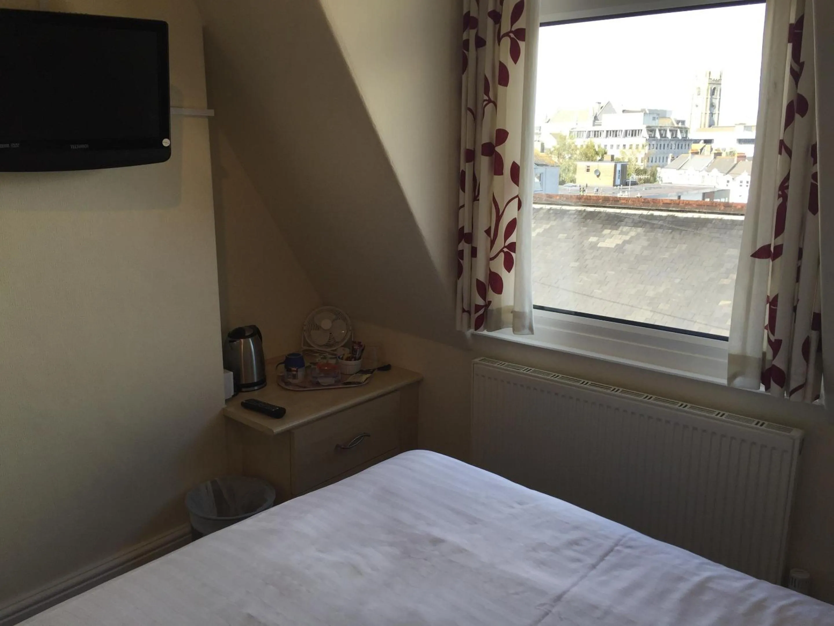 Bedroom, Bed in Barbican Reach Guest House