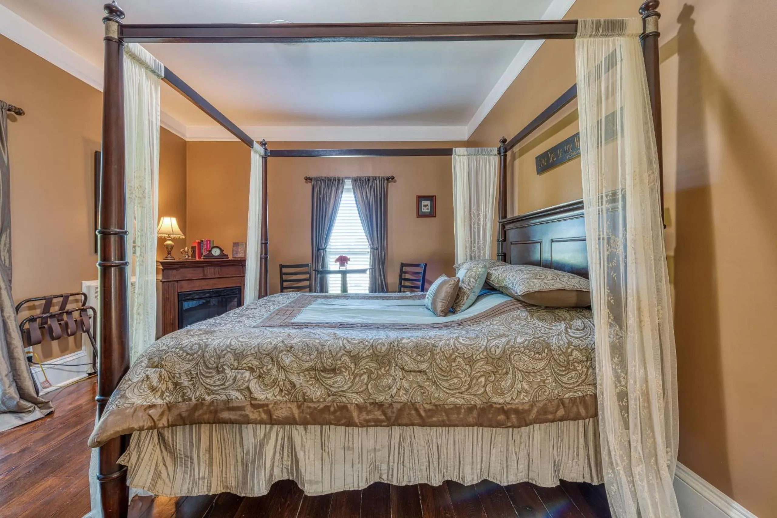 Bedroom, Bed in Monroe Manor Inn