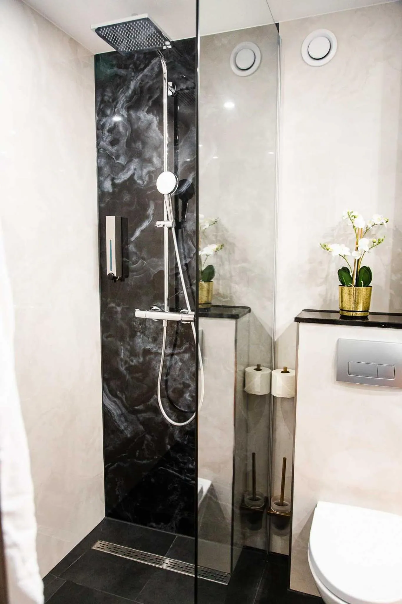 Shower in PLAZA Premium Timmendorfer Strand