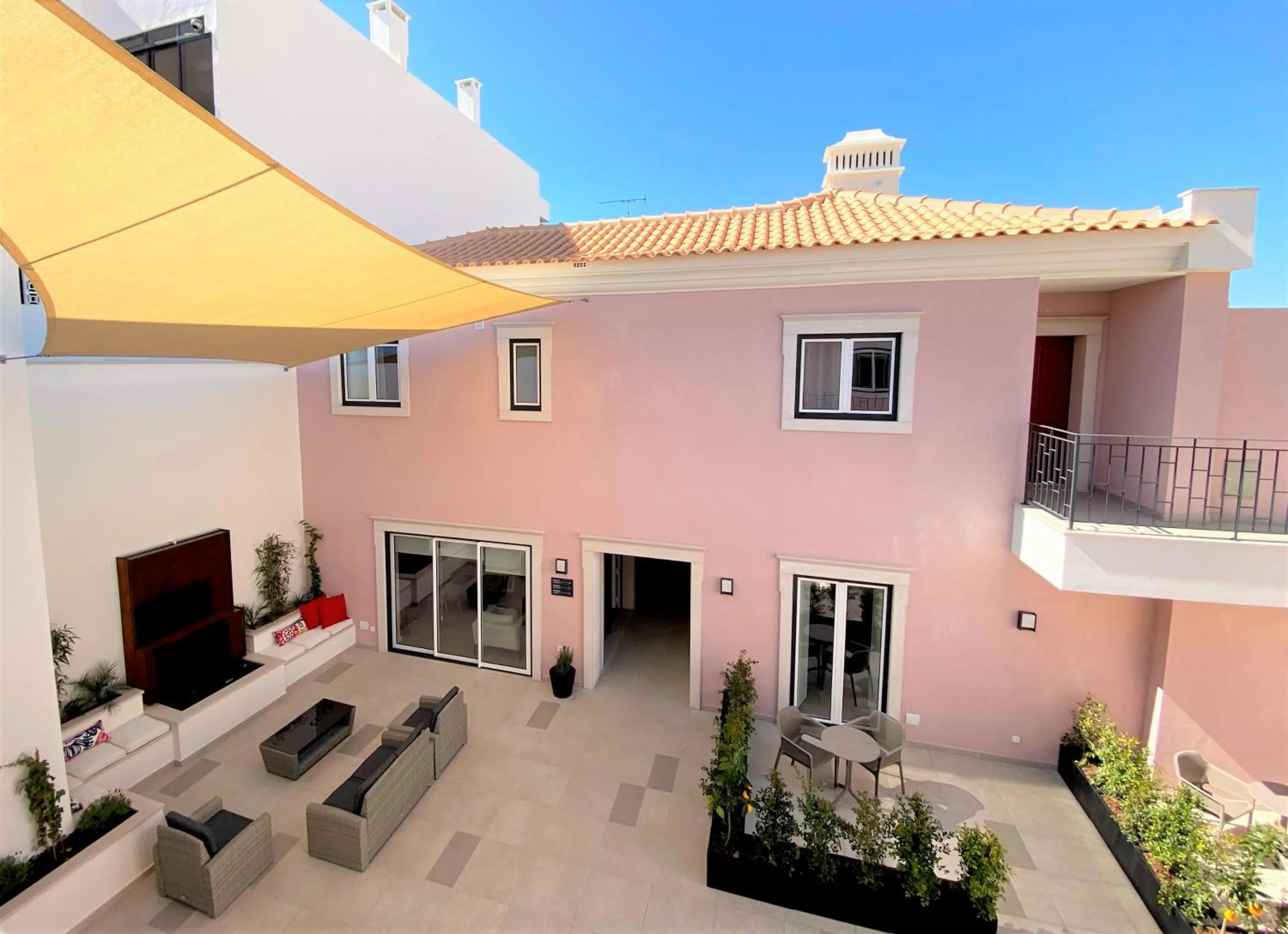 Patio in Cardeal Suites & Apartments