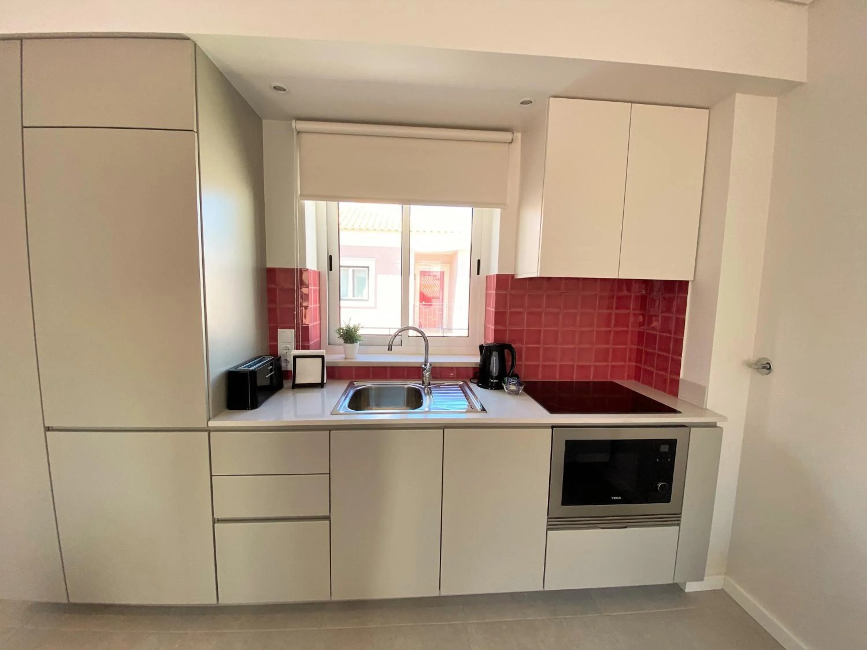 Coffee/tea facilities in Cardeal Suites & Apartments