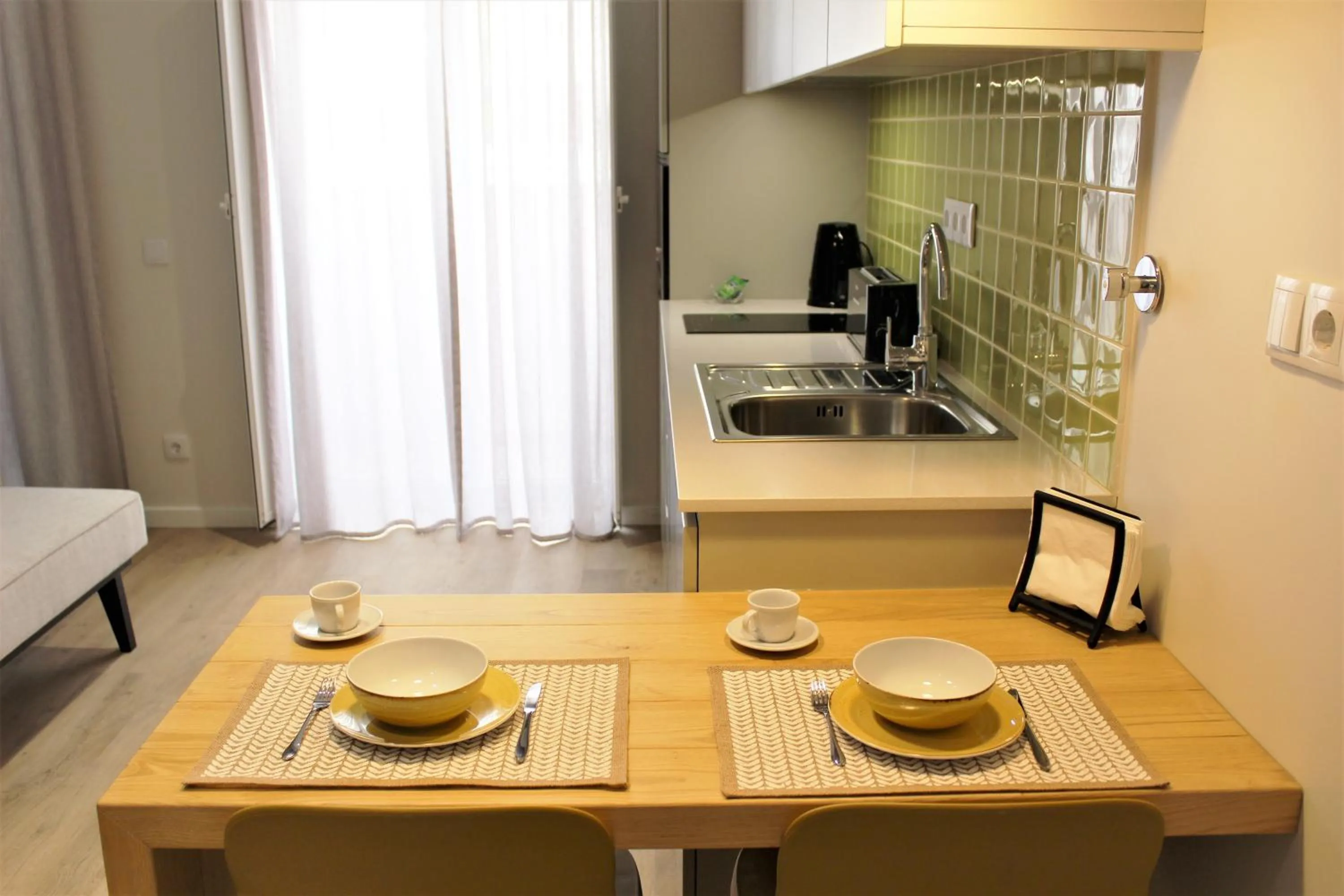 Coffee/tea facilities in Cardeal Suites & Apartments
