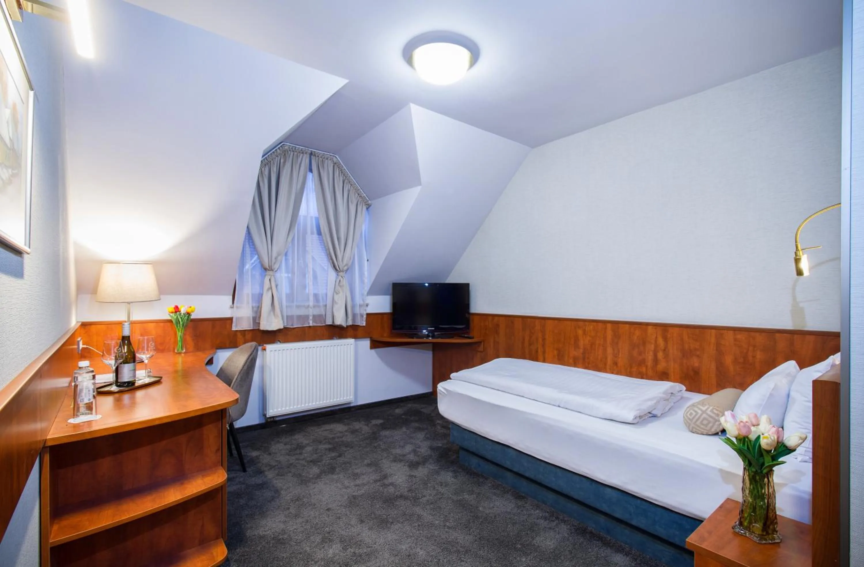 Seating area, Bed in Hotel Gottwald