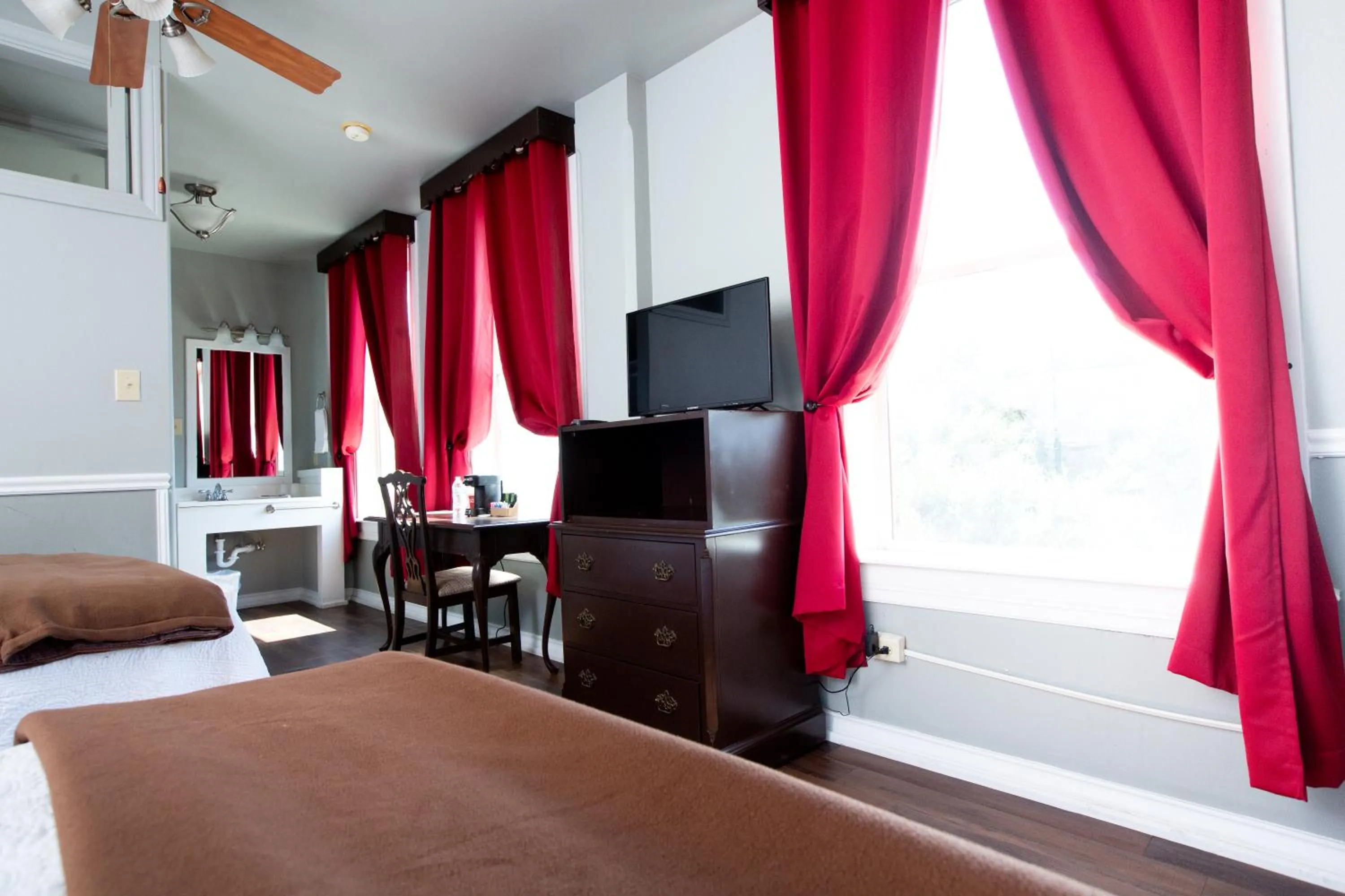 Bed in The Rialto Hotel