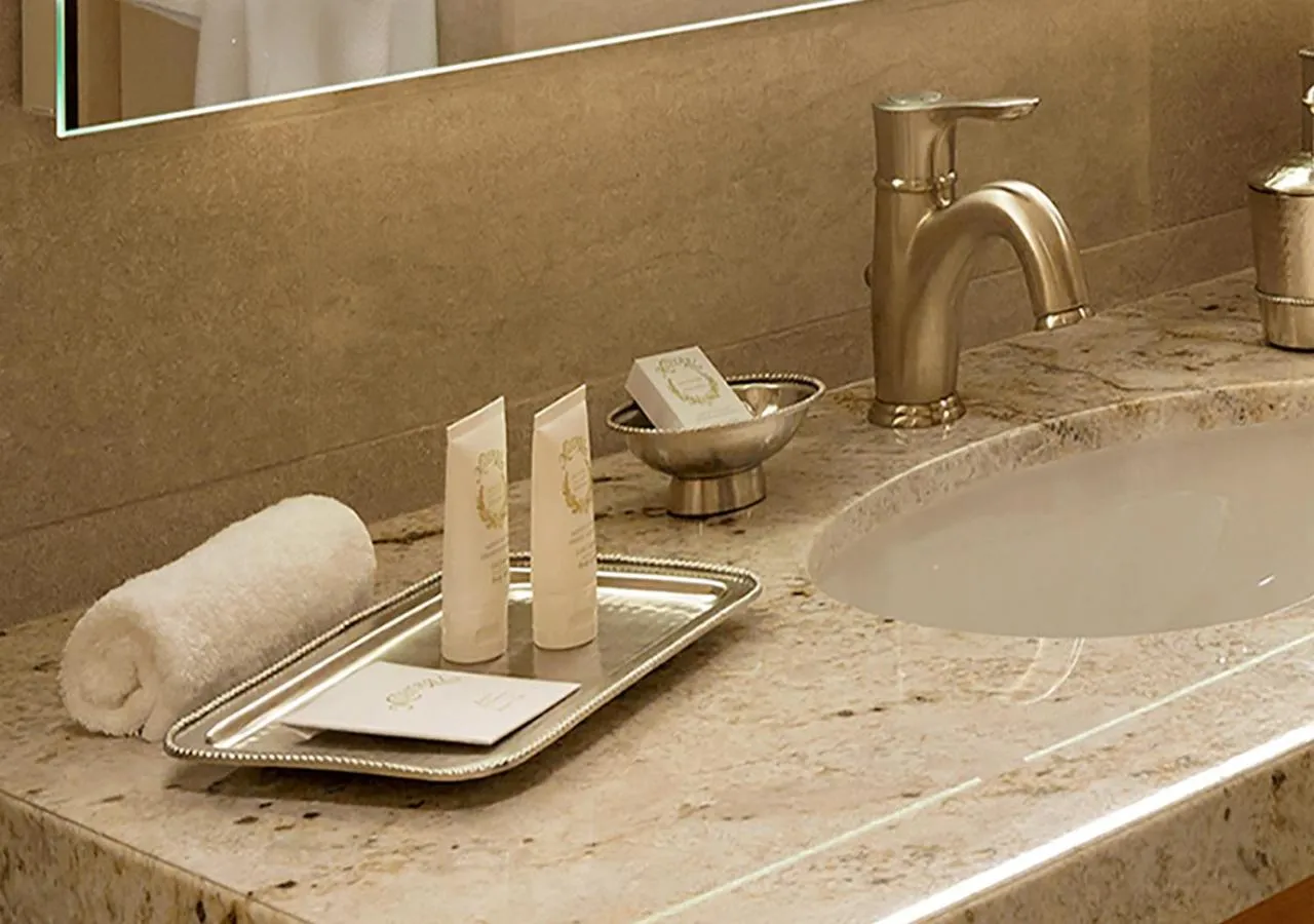 Bathroom in Luskin Hotel