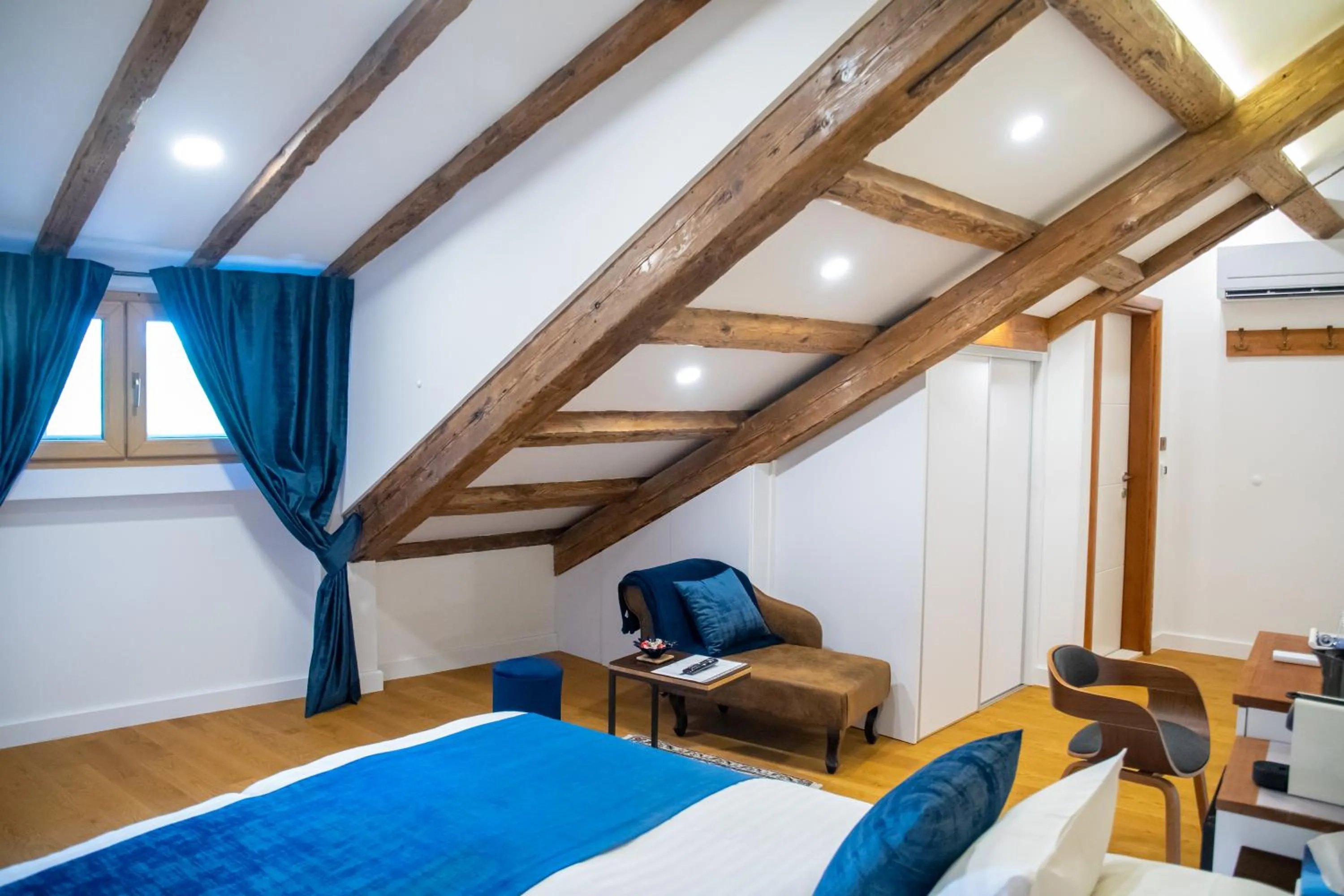 Bedroom, Bed in Oblivion Luxury Rooms