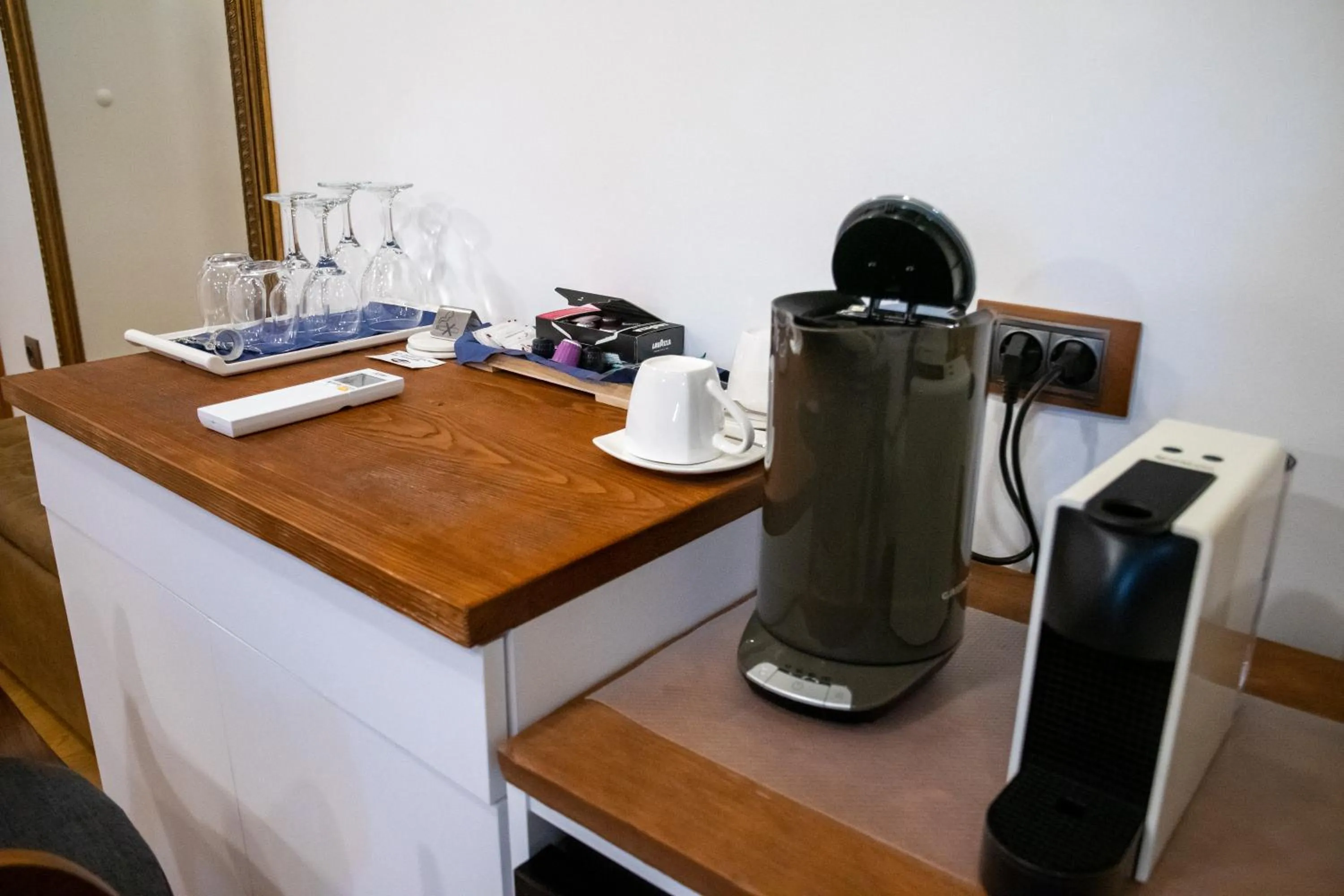 Coffee/tea facilities in Oblivion Luxury Rooms